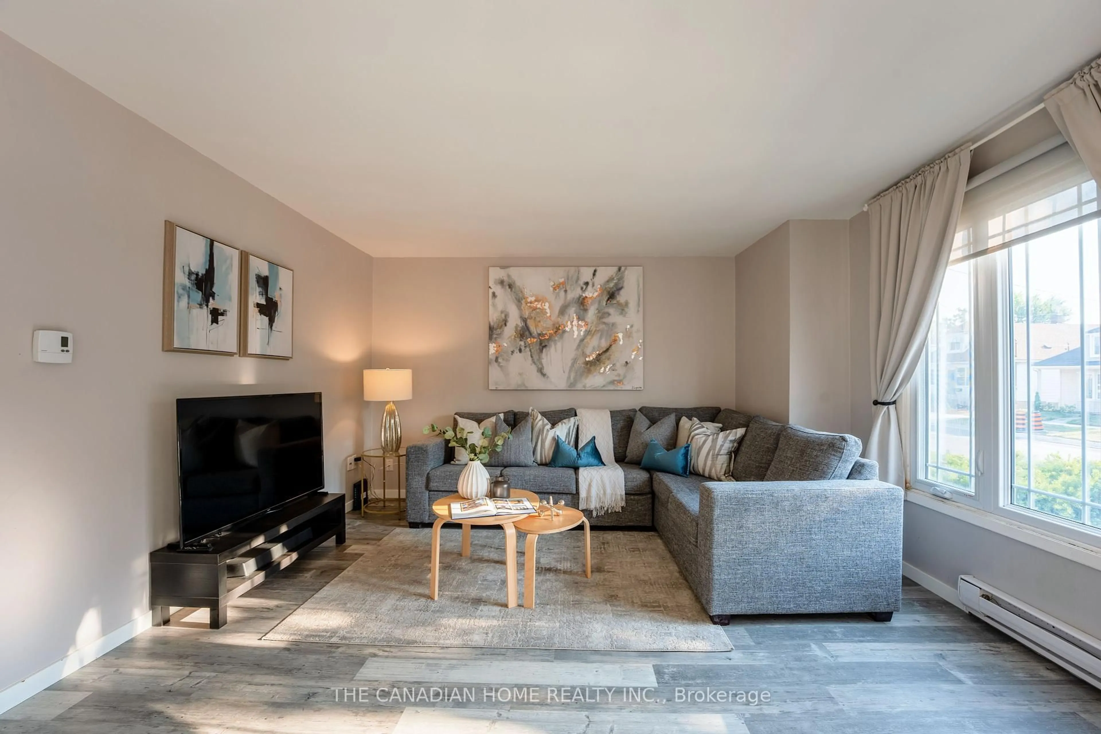 Living room with furniture, unknown for 159 PINE St, Thorold Ontario L2V 3M5