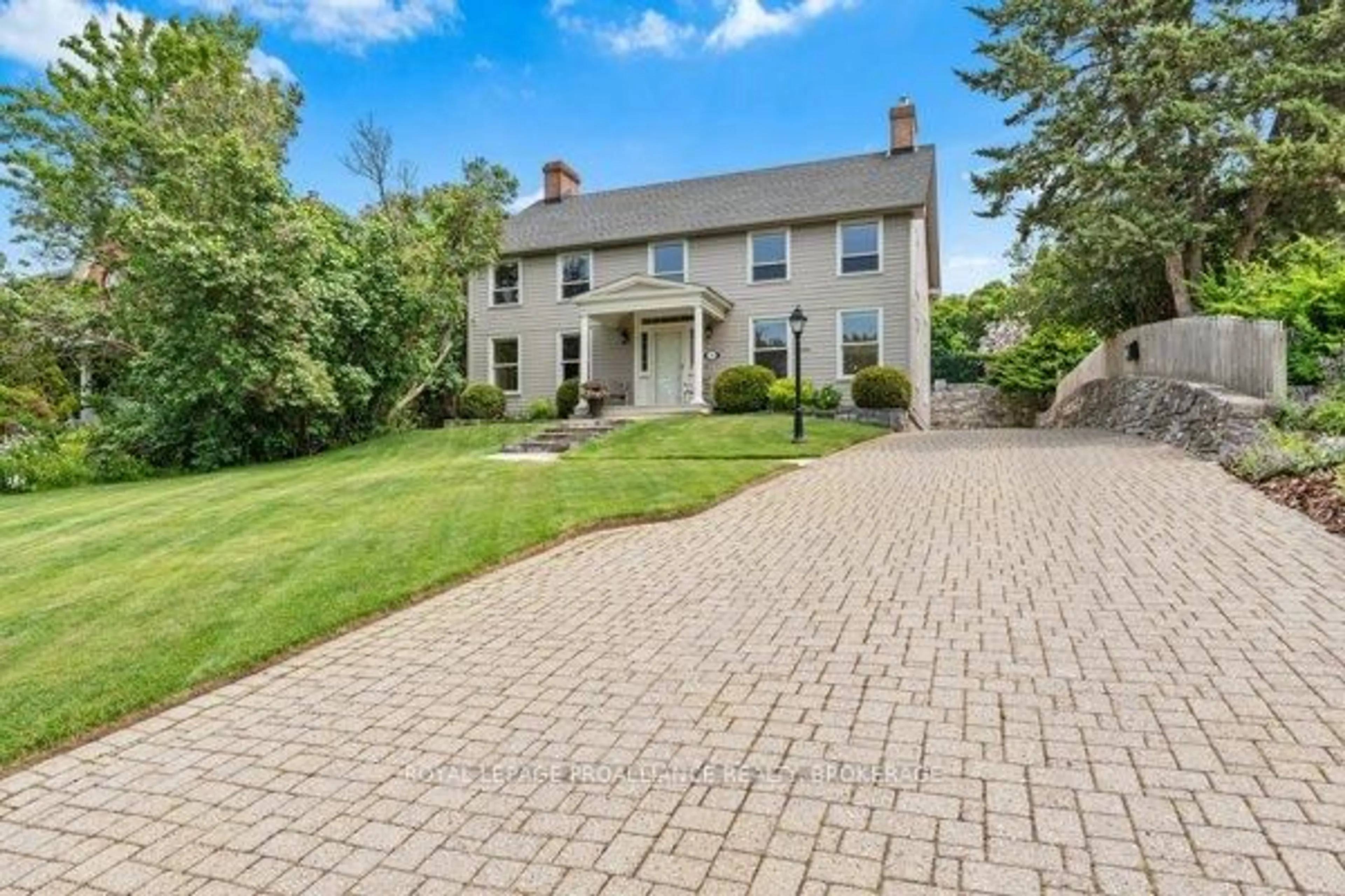 A pic from outside/outdoor area/front of a property/back of a property/a pic from drone, street for 254 Main St, Kingston Ontario K7K 6W4