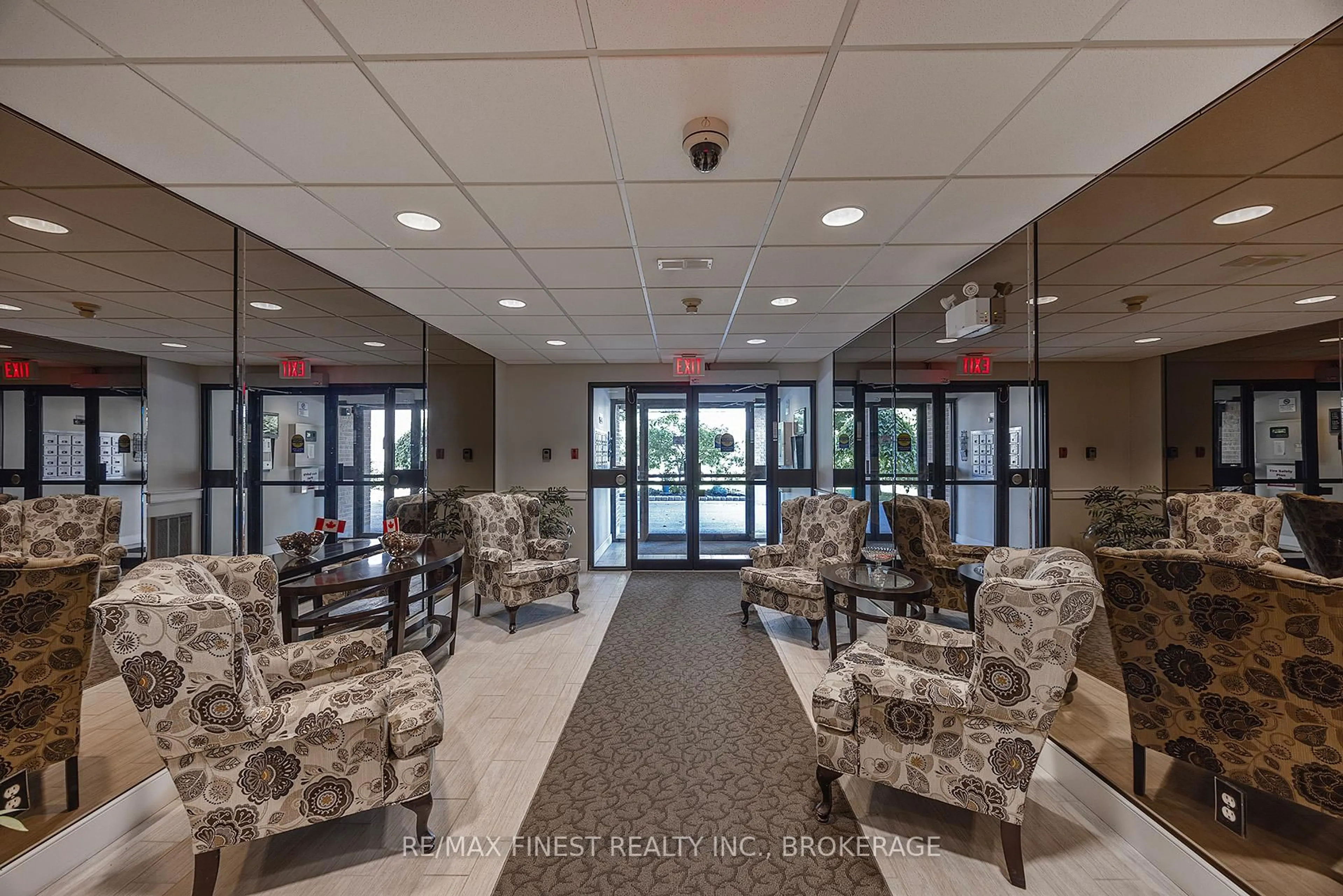 Indoor foyer for 649 Davis Dr #405, Kingston Ontario K7M 8J3