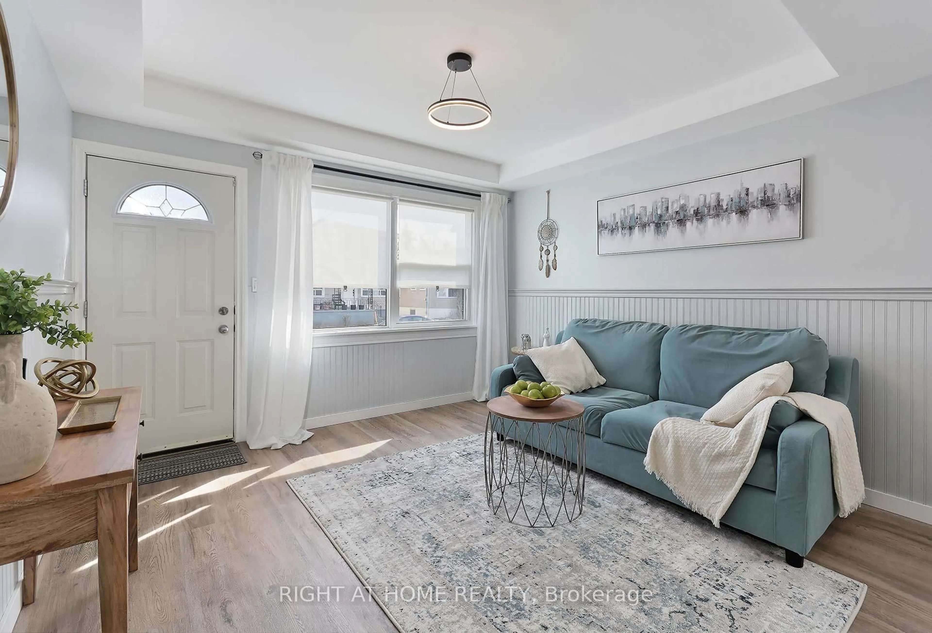 Living room with furniture, unknown for 27 Brighton Ave, St. Catharines Ontario L2M 5S6