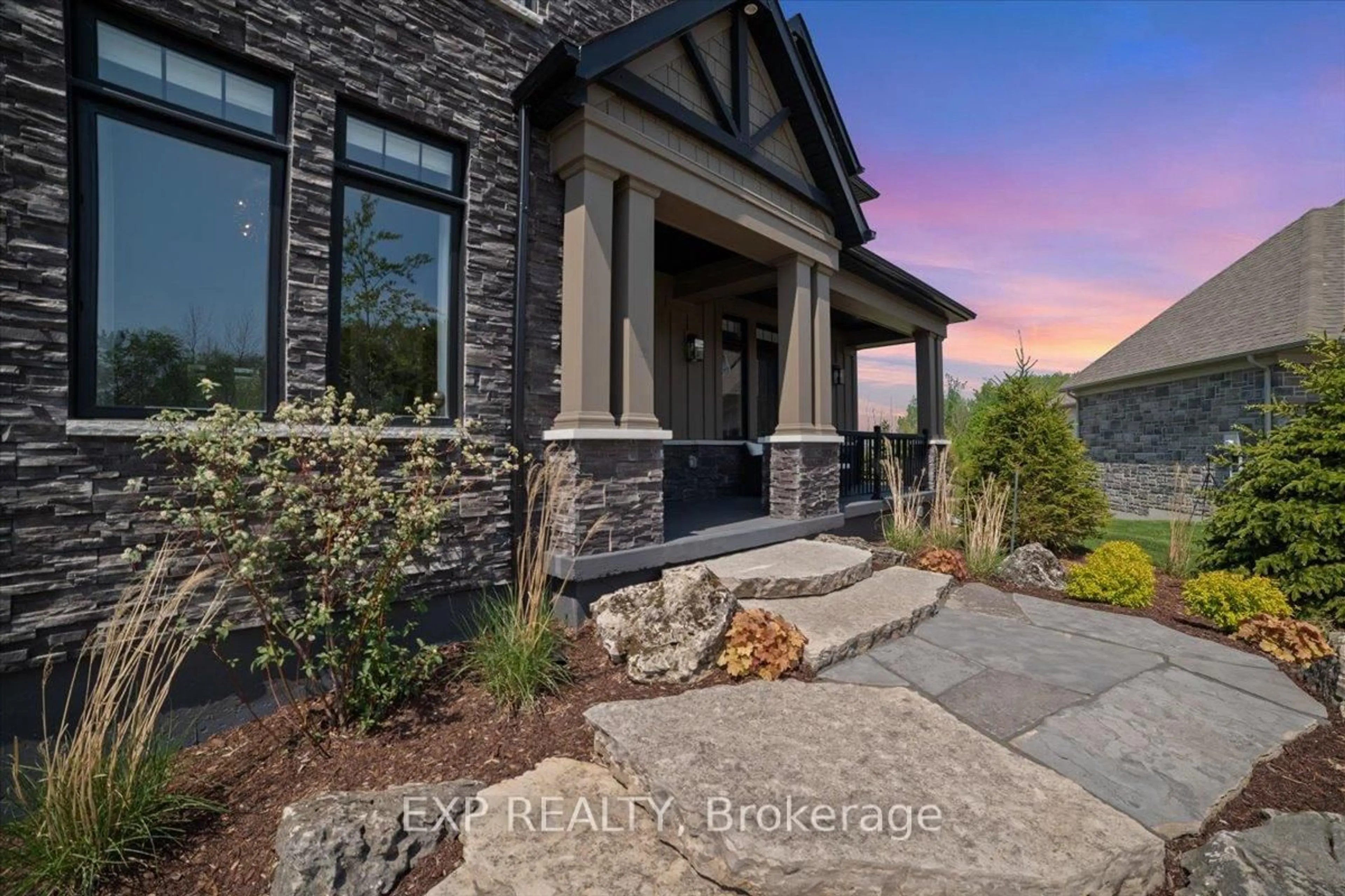 Home with brick exterior material, unknown for 138 Creekwood Crt, Blue Mountains Ontario L9Y 0V1