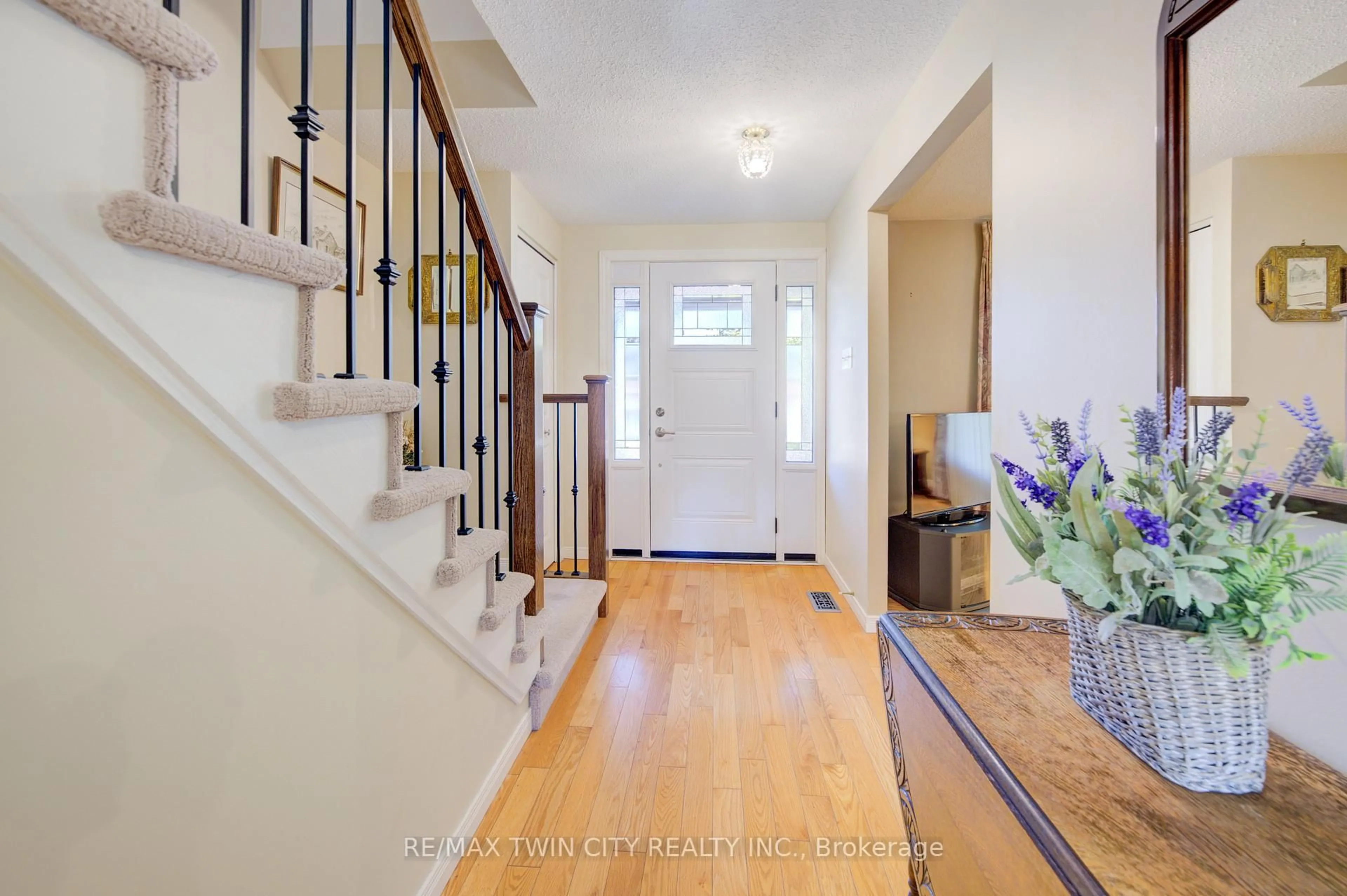 Indoor entryway for 176 Morrison Rd, Kitchener Ontario N2A 2T4