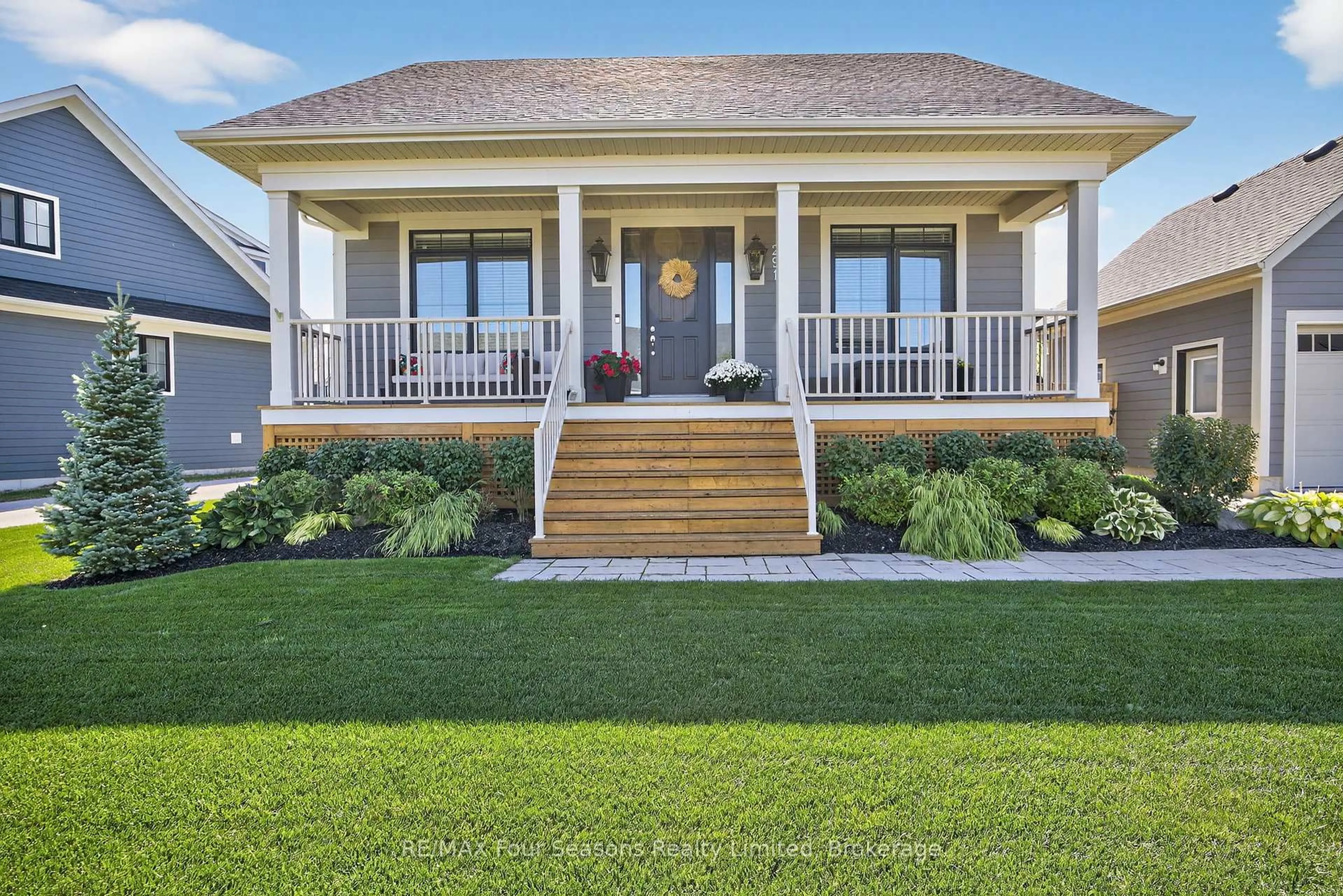 Home with vinyl exterior material, street for 291 Yellow Birch Cres, Blue Mountains Ontario L9Y 5L7