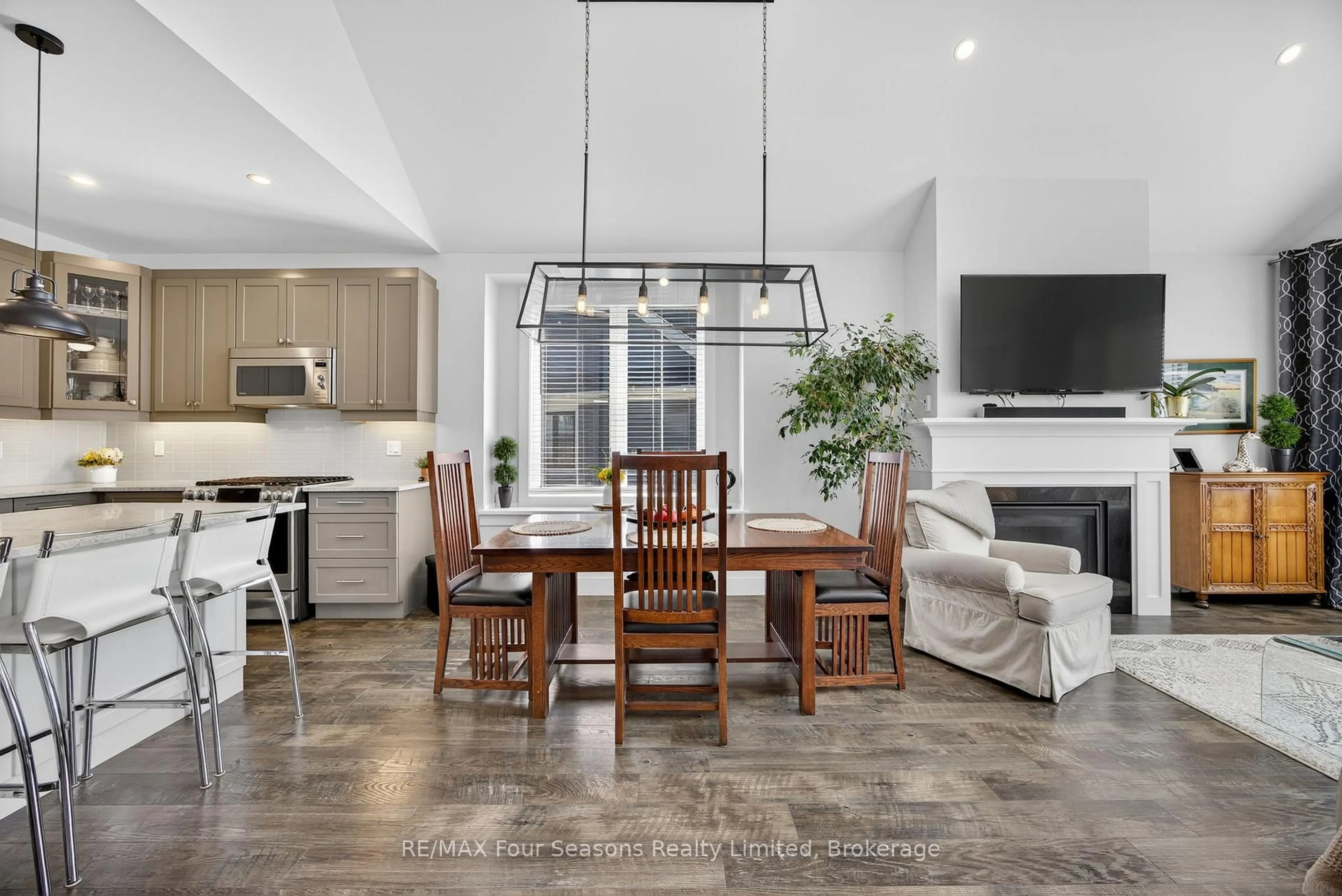Open concept kitchen, ceramic/tile floor for 291 Yellow Birch Cres, Blue Mountains Ontario L9Y 5L7