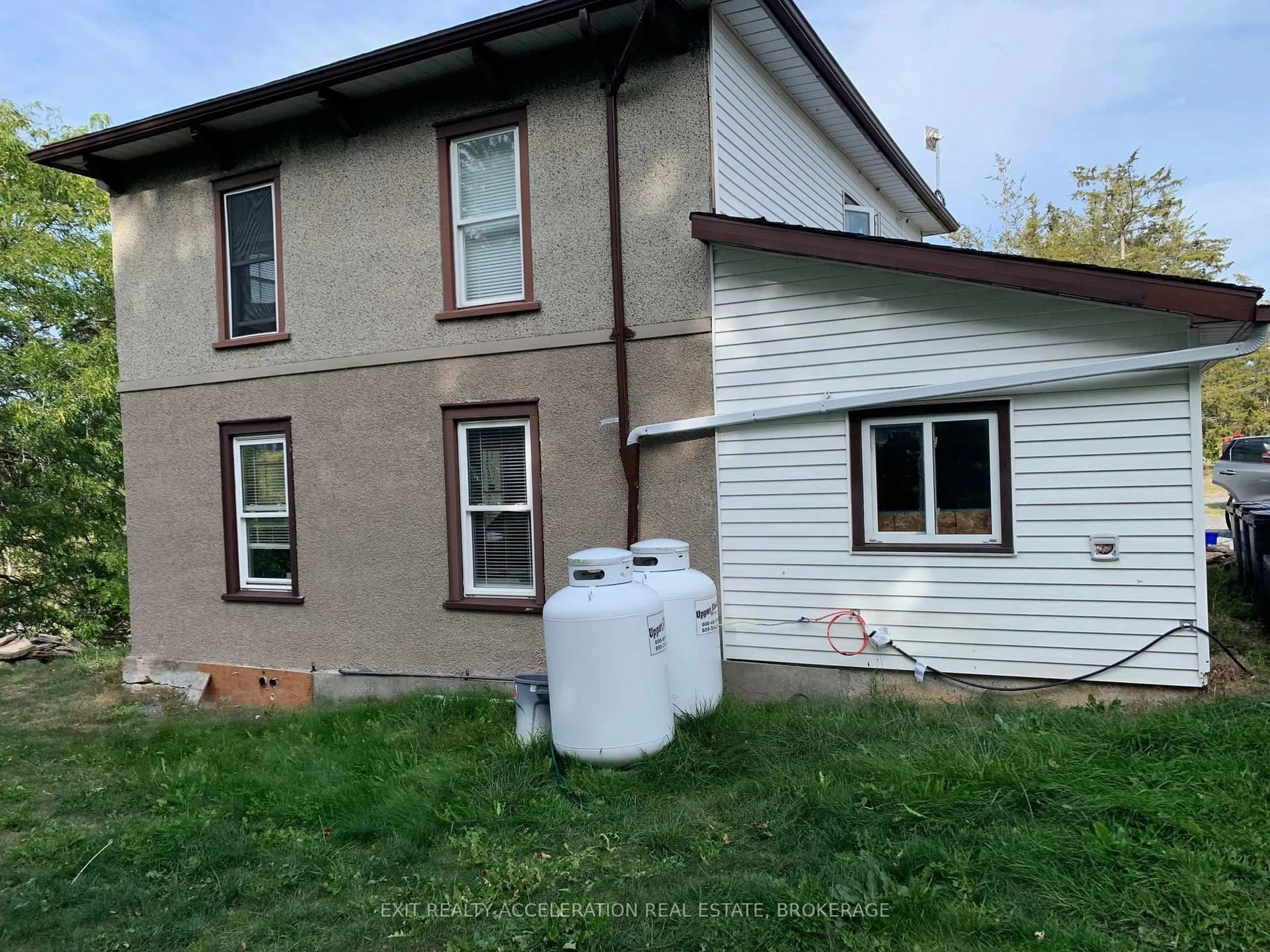 Home with vinyl exterior material, building for 1714 County Rd 9, Napanee Ontario K7R 3K8