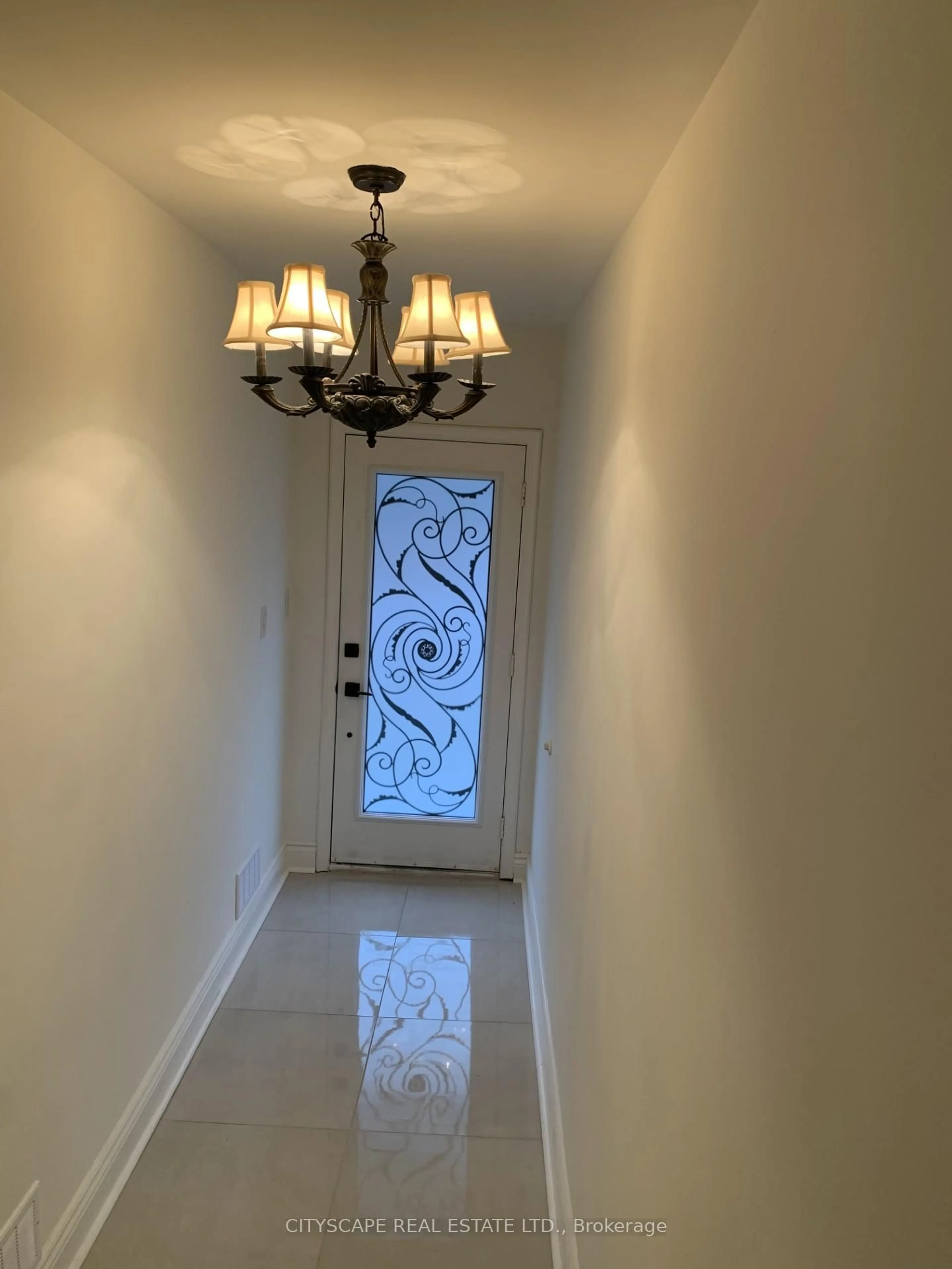 Indoor entryway for 12 Kinrade Ave, Hamilton Ontario L8L 6L6