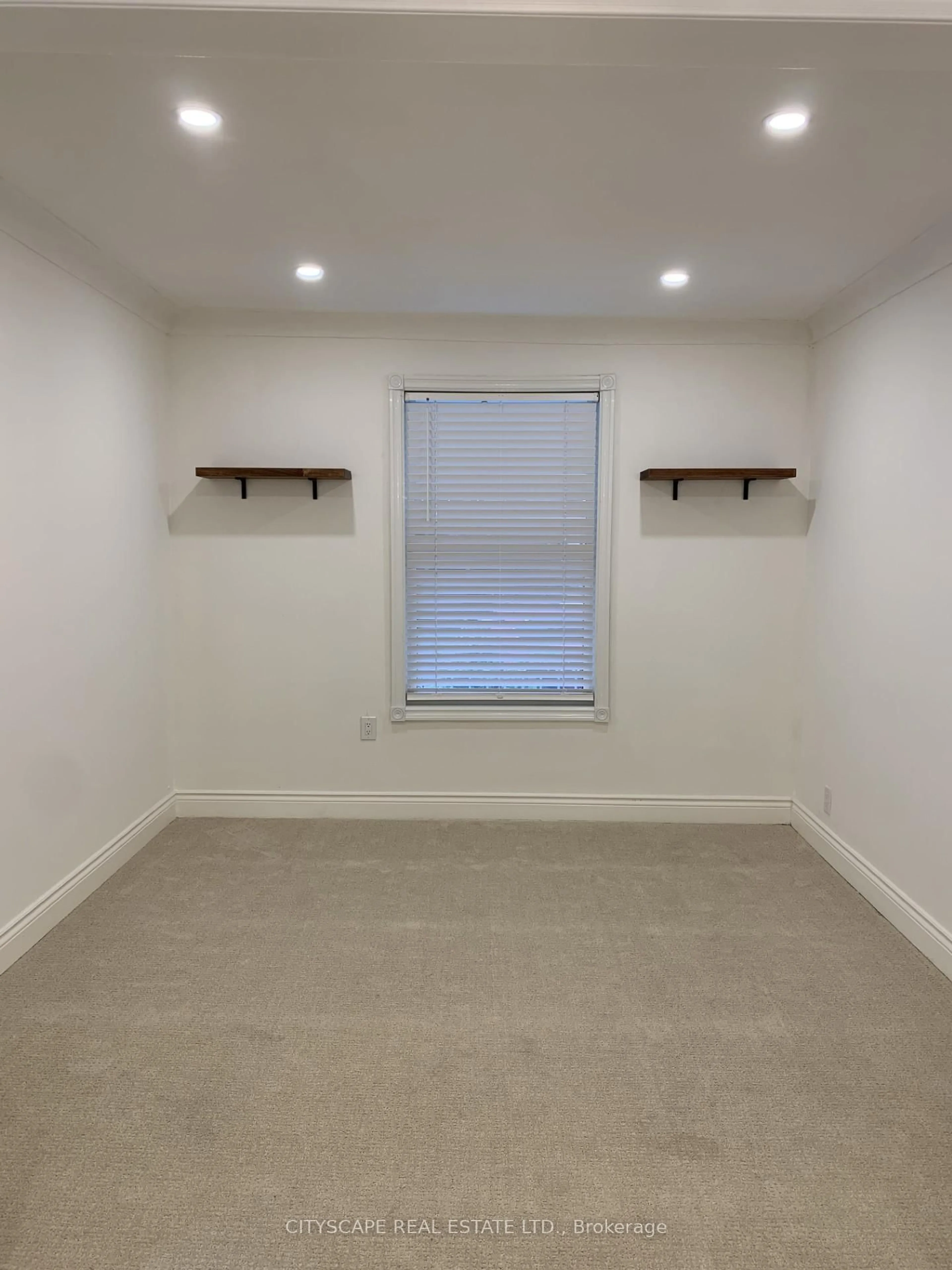 A pic of a room for 12 Kinrade Ave, Hamilton Ontario L8L 6L6