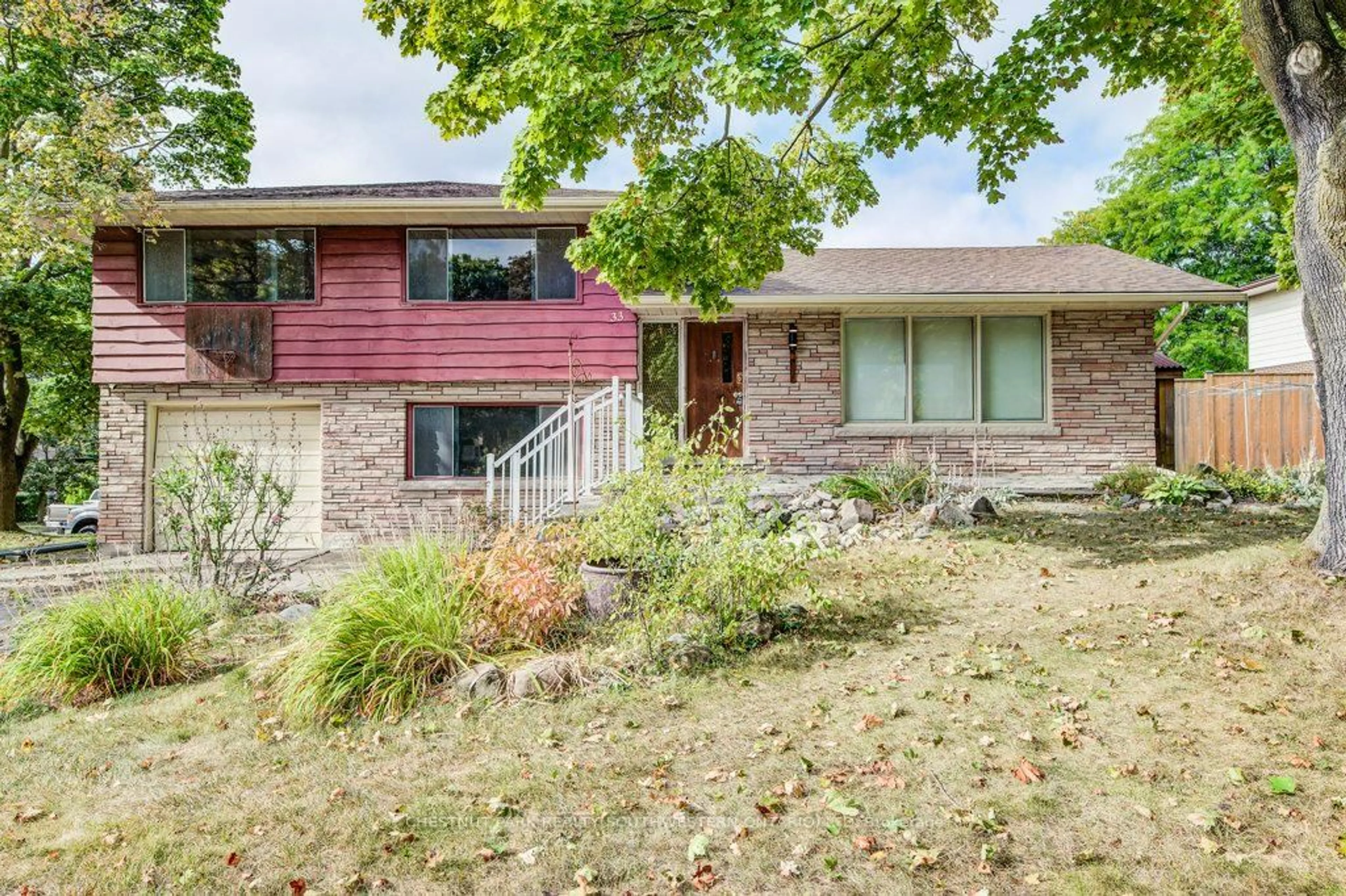 Home with brick exterior material, street for 33 Evergreen Cres, Kitchener Ontario N2M 4J3