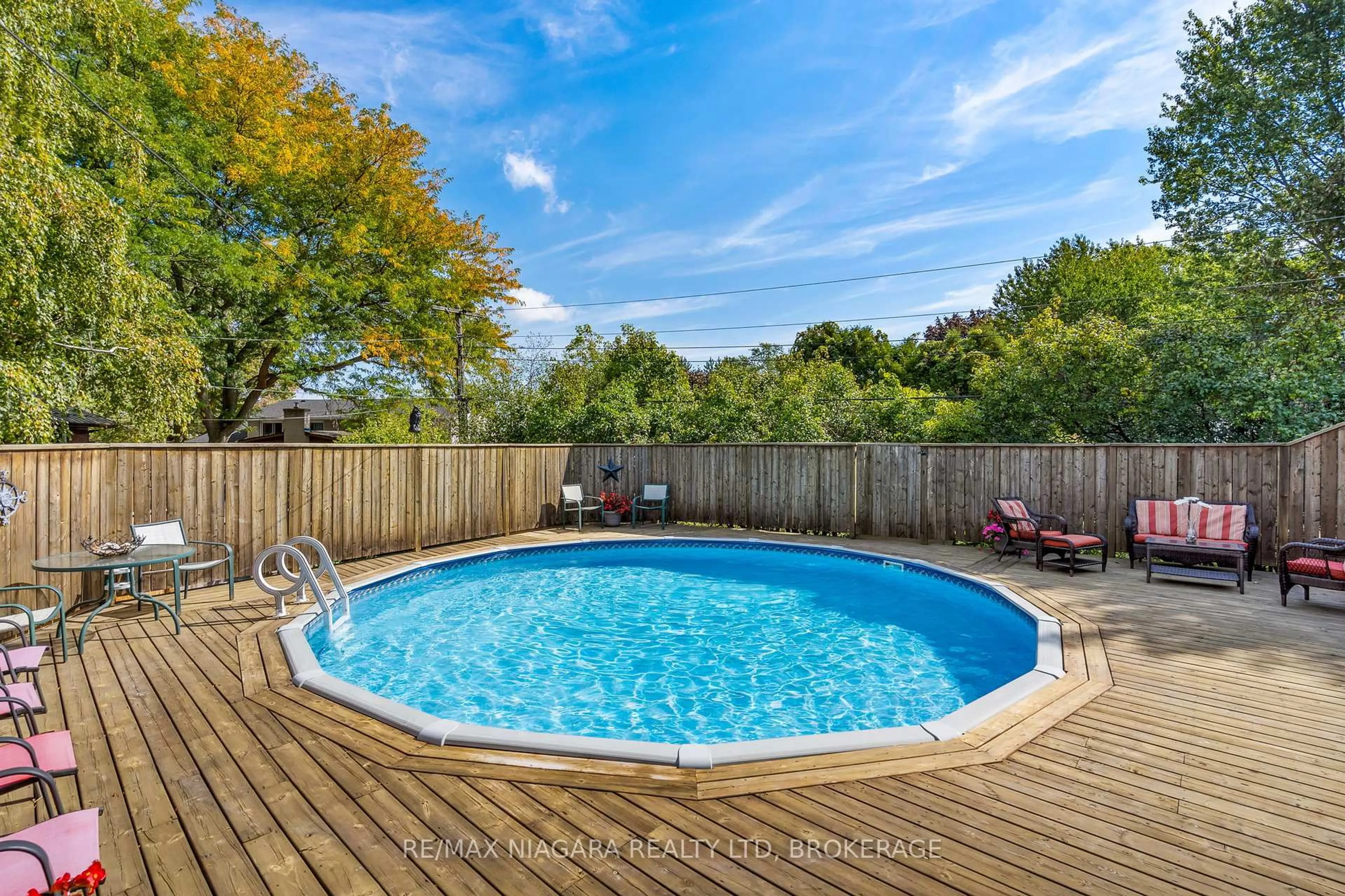 Pool for 28 Thorncrest Rd, Port Colborne Ontario L3K 5C6