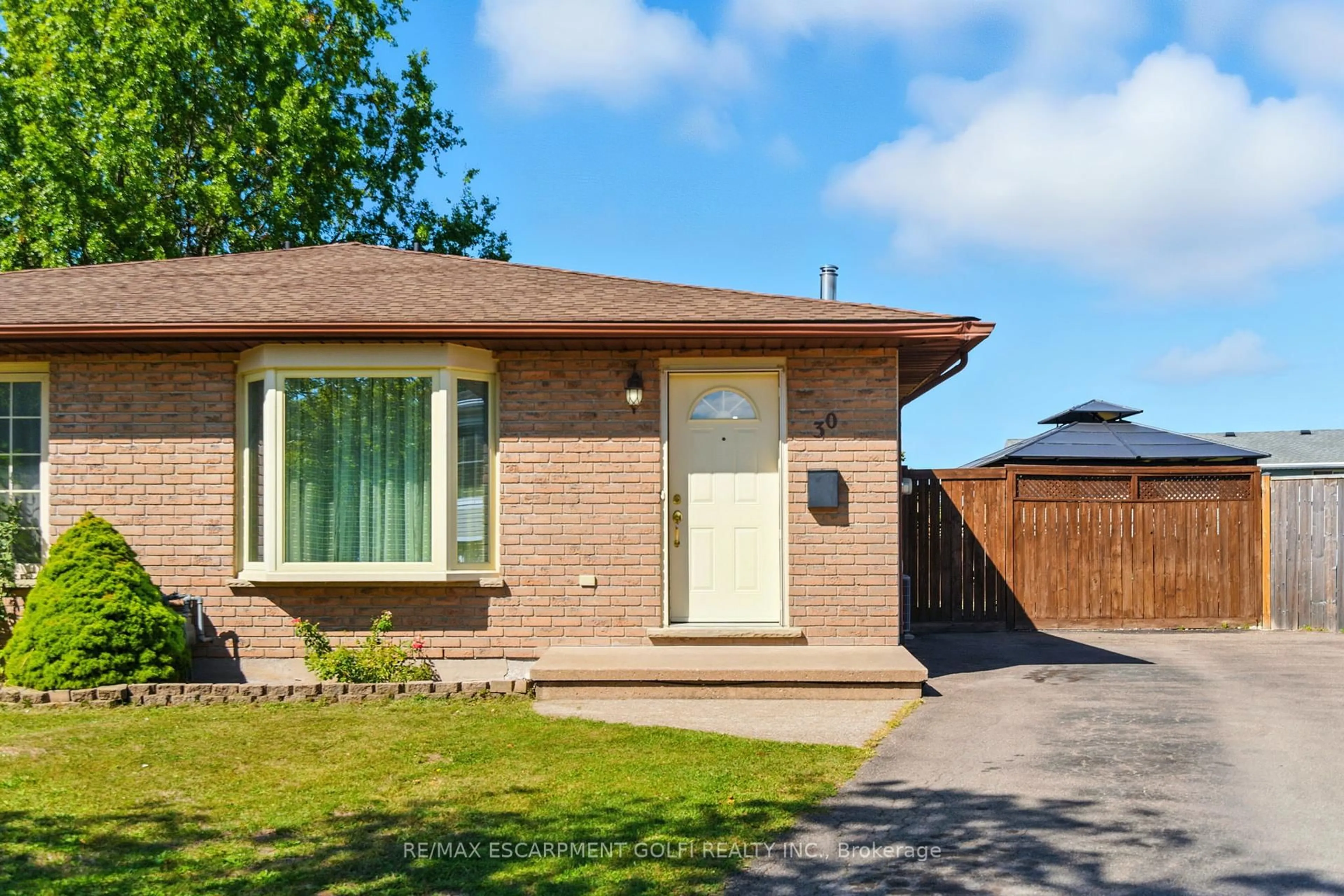 Home with brick exterior material, street for 30 RAINBOW Crt, Welland Ontario L3C 6R4