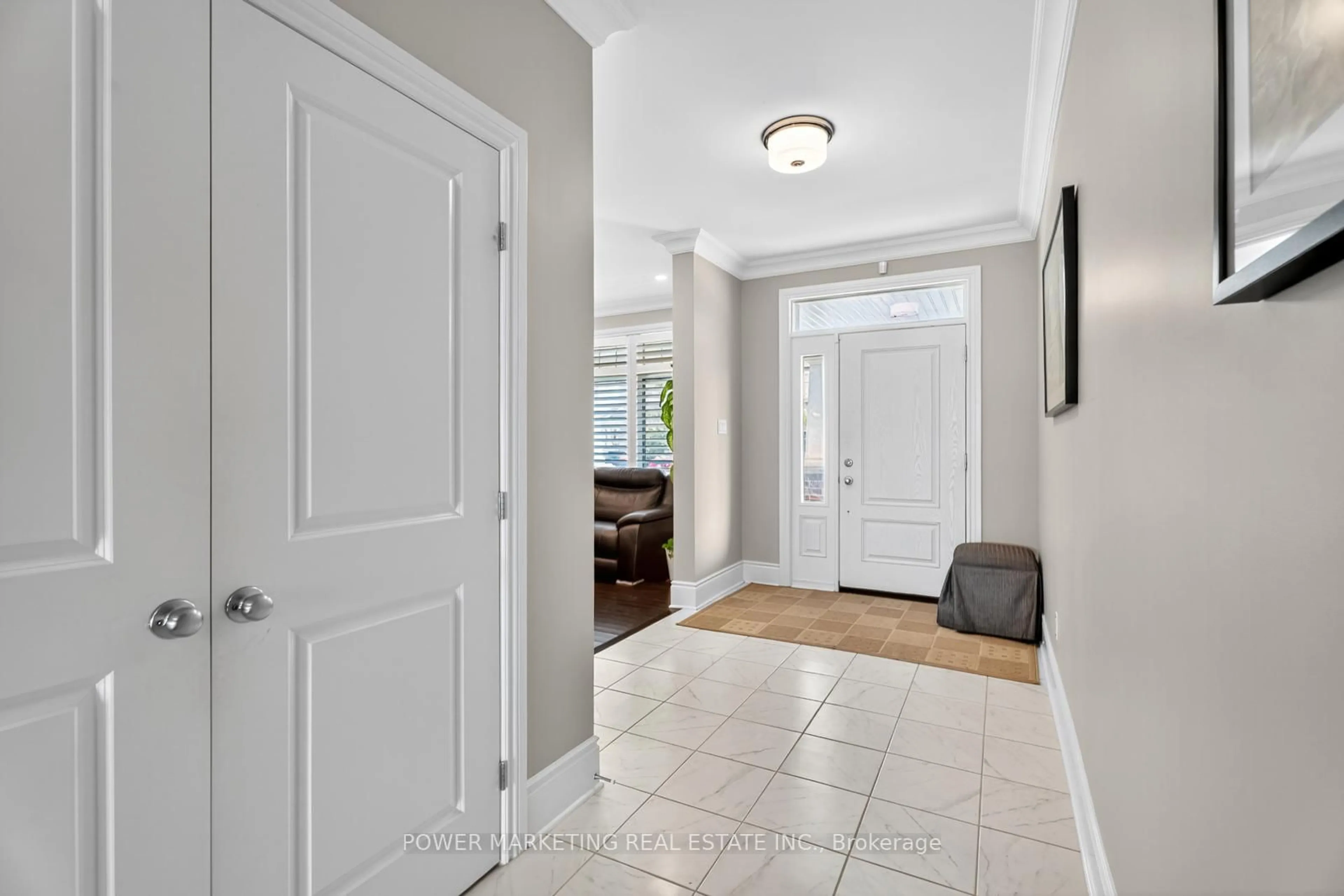Indoor entryway for 692 EGRET Way, Ottawa Ontario K2J 0X4