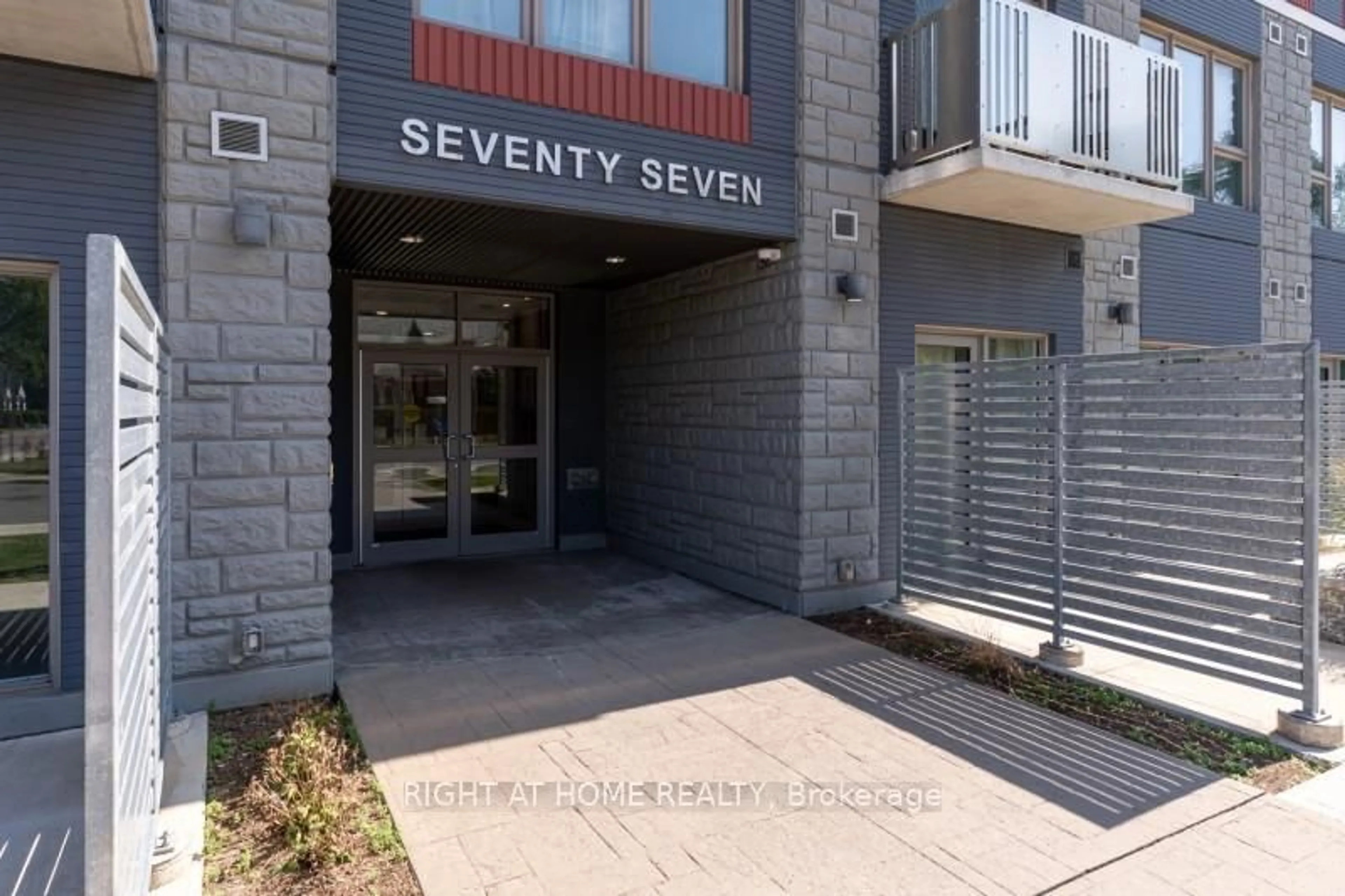 Indoor foyer for 77 Leland St #520, Hamilton Ontario L8S 3A1