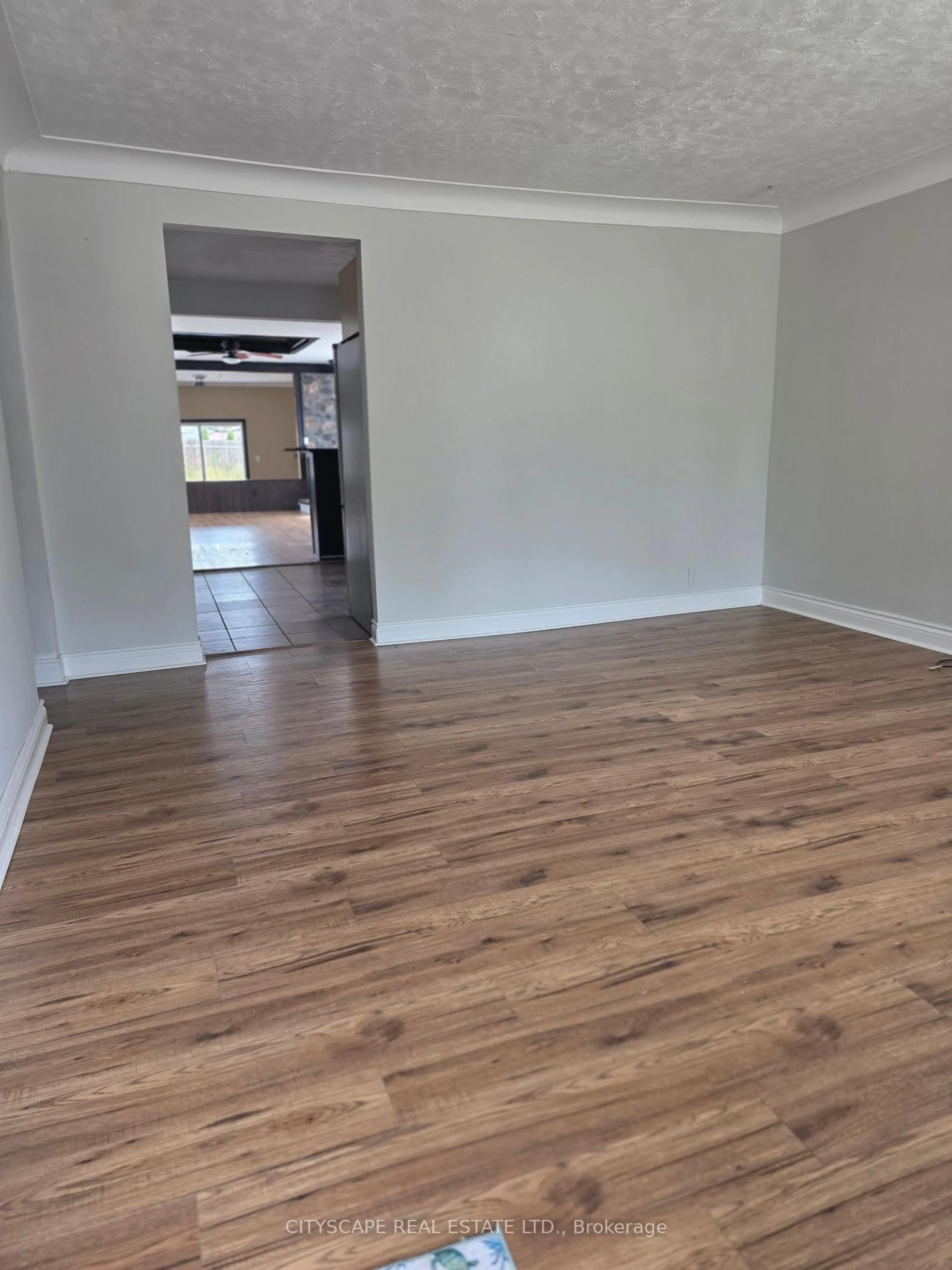 A pic of a room for 1650 Glendale Ave, Windsor Ontario N8T 2N2