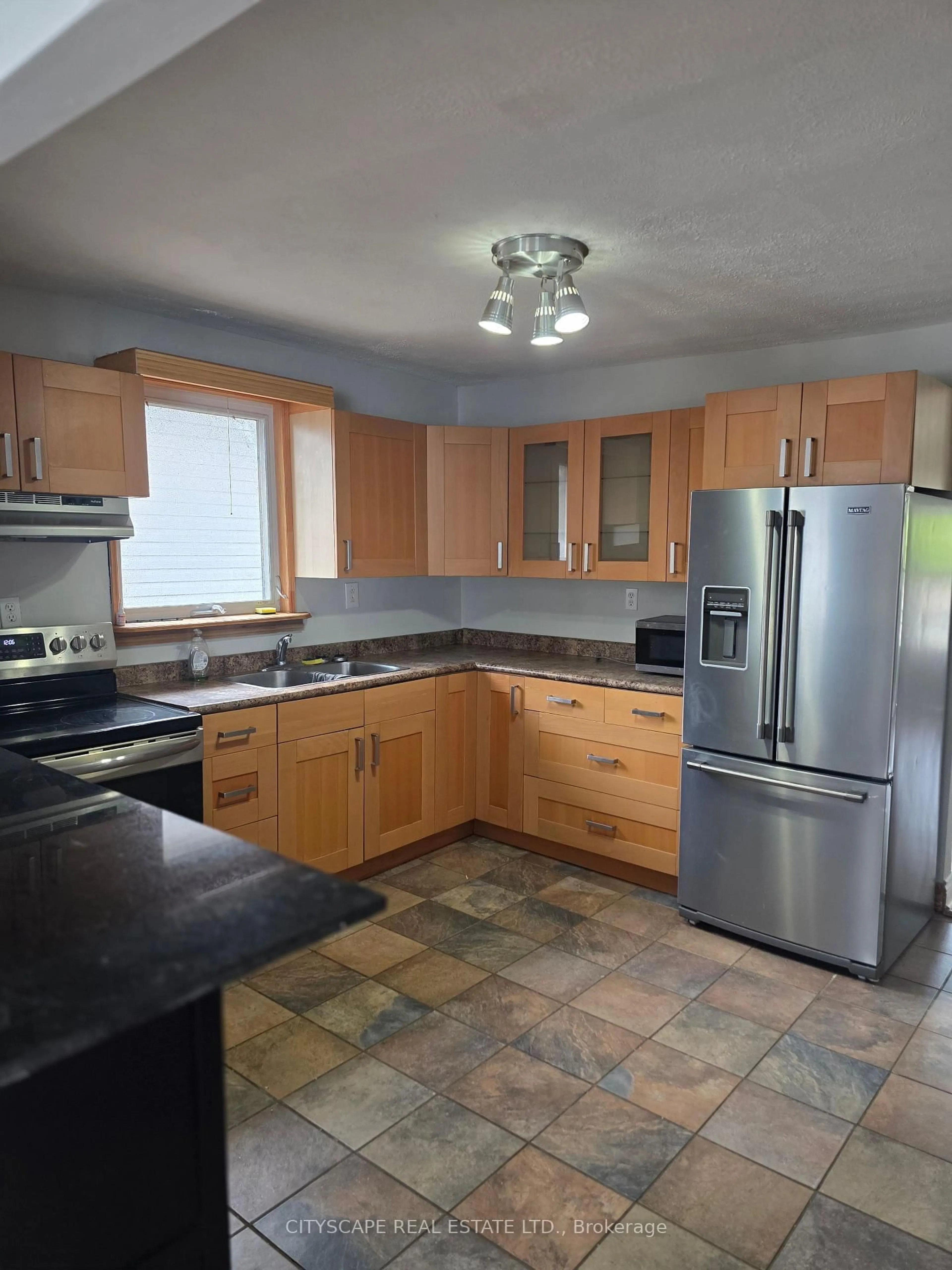 Standard kitchen, unknown for 1650 Glendale Ave, Windsor Ontario N8T 2N2