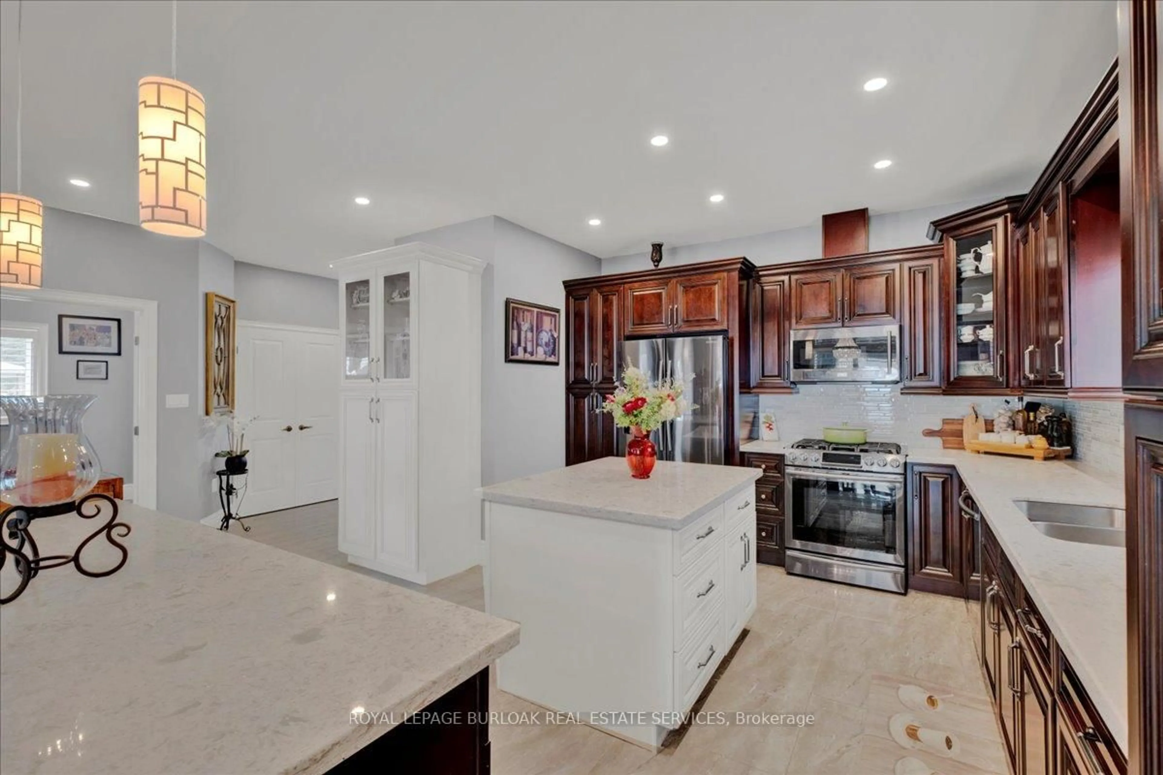 Open concept kitchen, ceramic/tile floor for 89 Eleanor Ave, Hamilton Ontario L8W 1C8