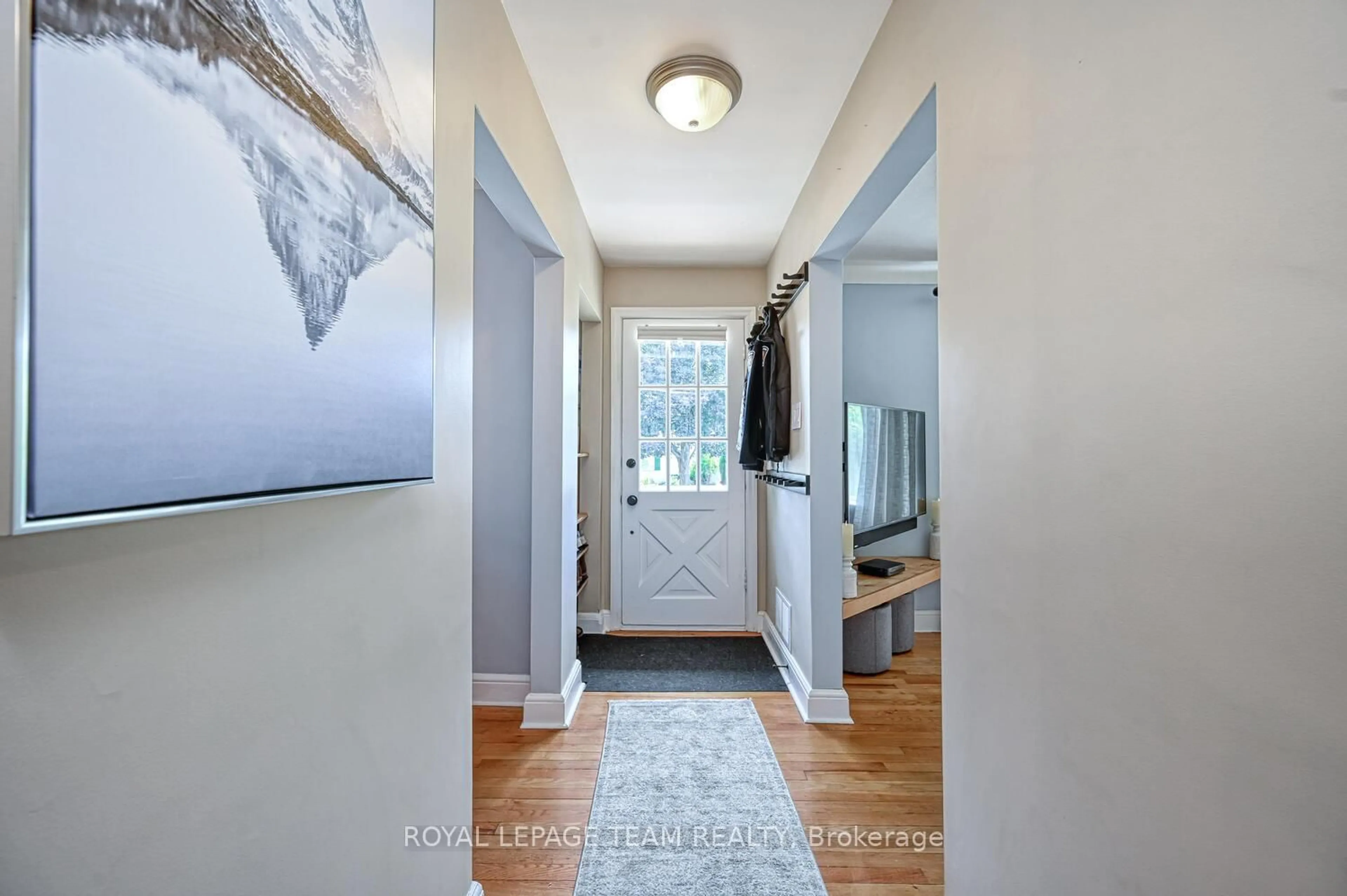 Indoor entryway for 23 Norice St, Ottawa Ontario K2G 2X3