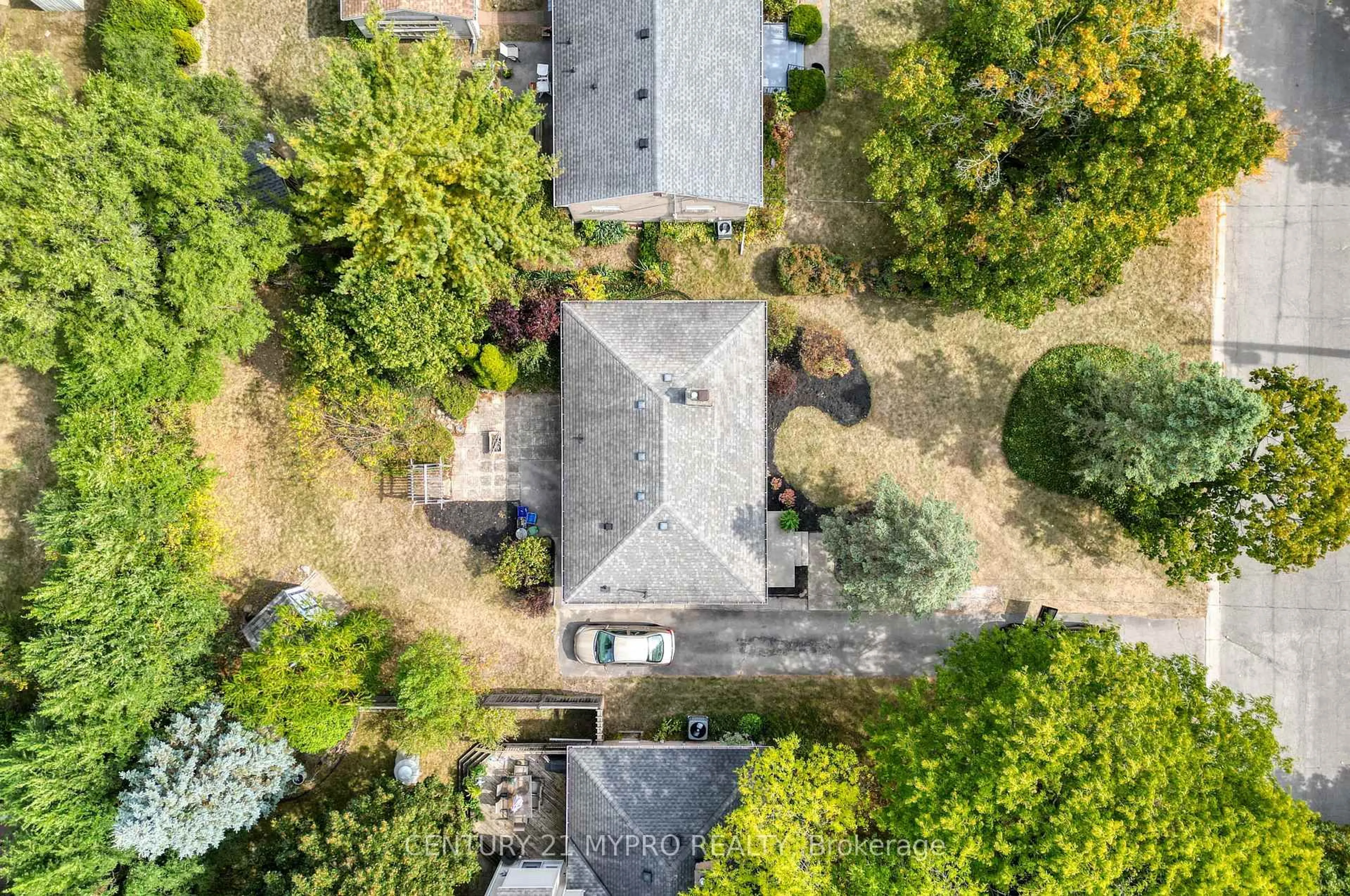 A pic from outside/outdoor area/front of a property/back of a property/a pic from drone, street for 728 Leroy Ave, London East Ontario N5Y 4G5