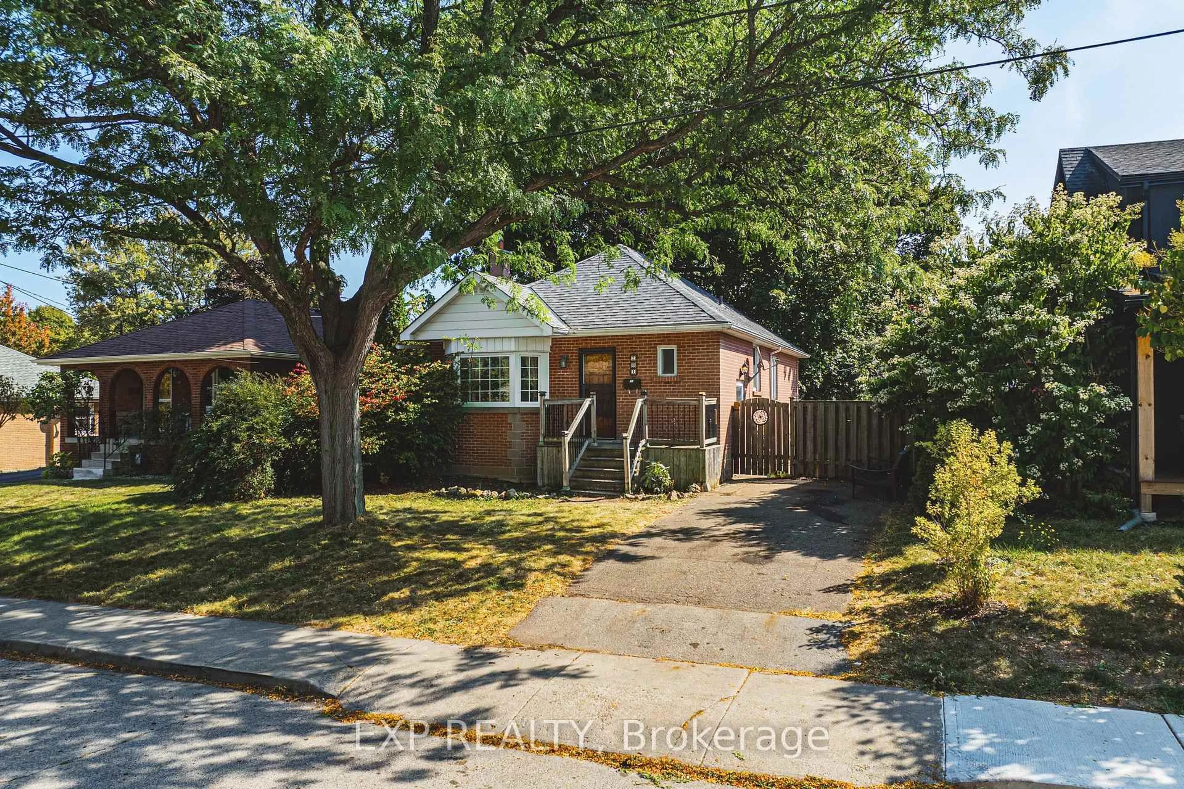 Home with brick exterior material, street for 201 West 32nd St, Hamilton Ontario L9C 5H3