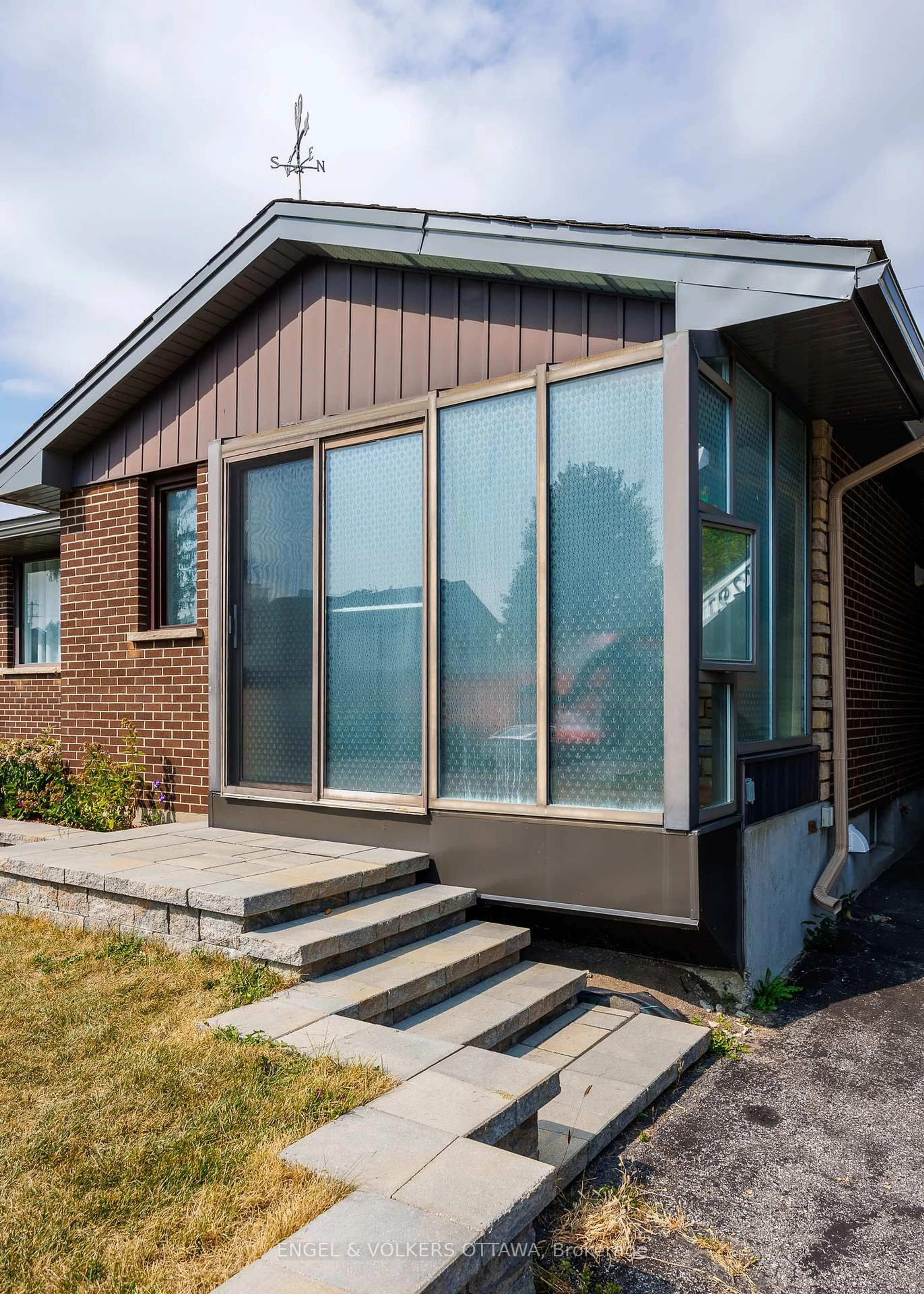 Home with brick exterior material, building for 1291 Notting Hill Ave, Ottawa Ontario K1V 6T5