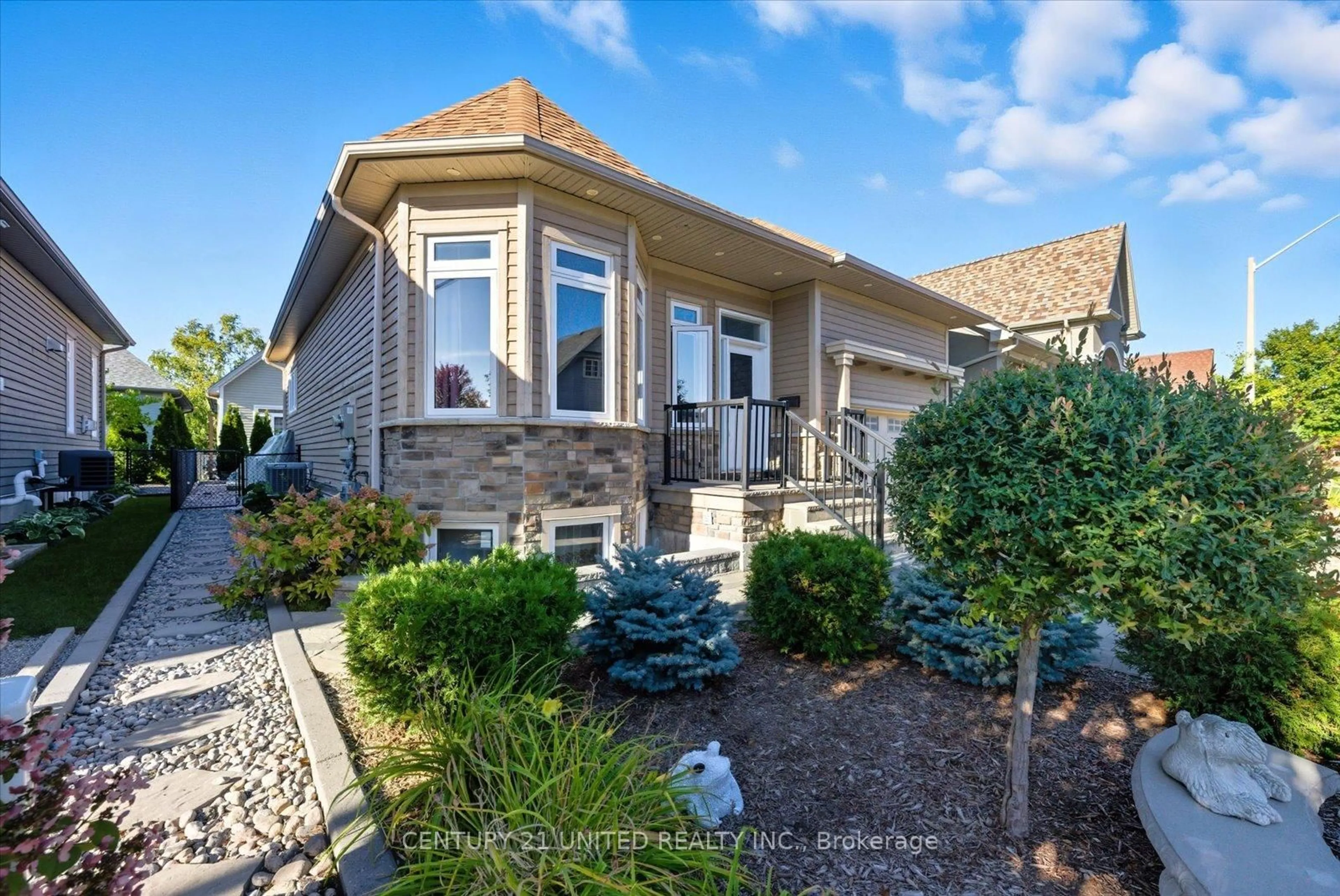 Home with vinyl exterior material, street for 16 Lockside Dr, Peterborough Ontario K9J 8T1