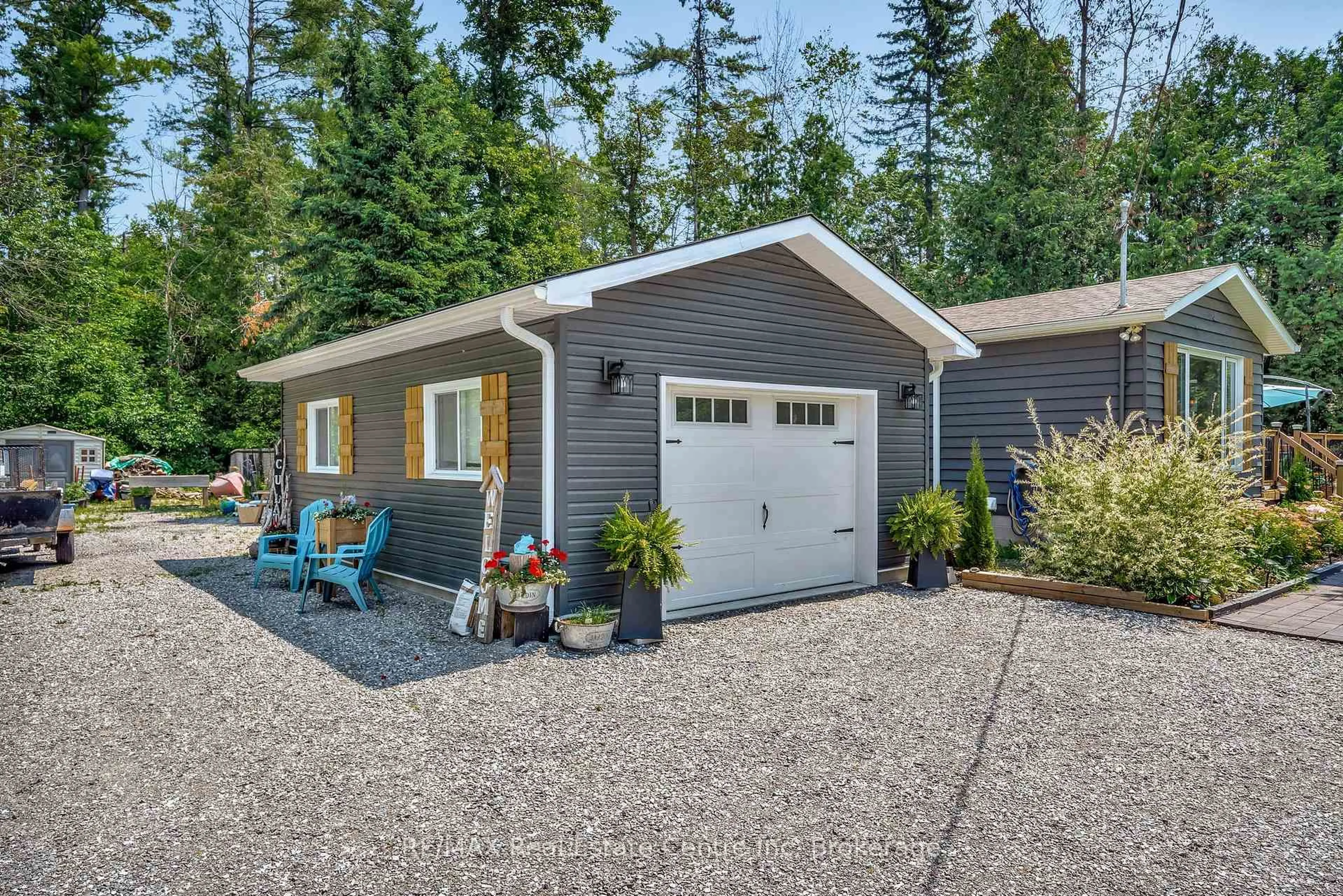 Home with vinyl exterior material, street for 33 Graham Dr, Kawartha Lakes Ontario K0M 1N0