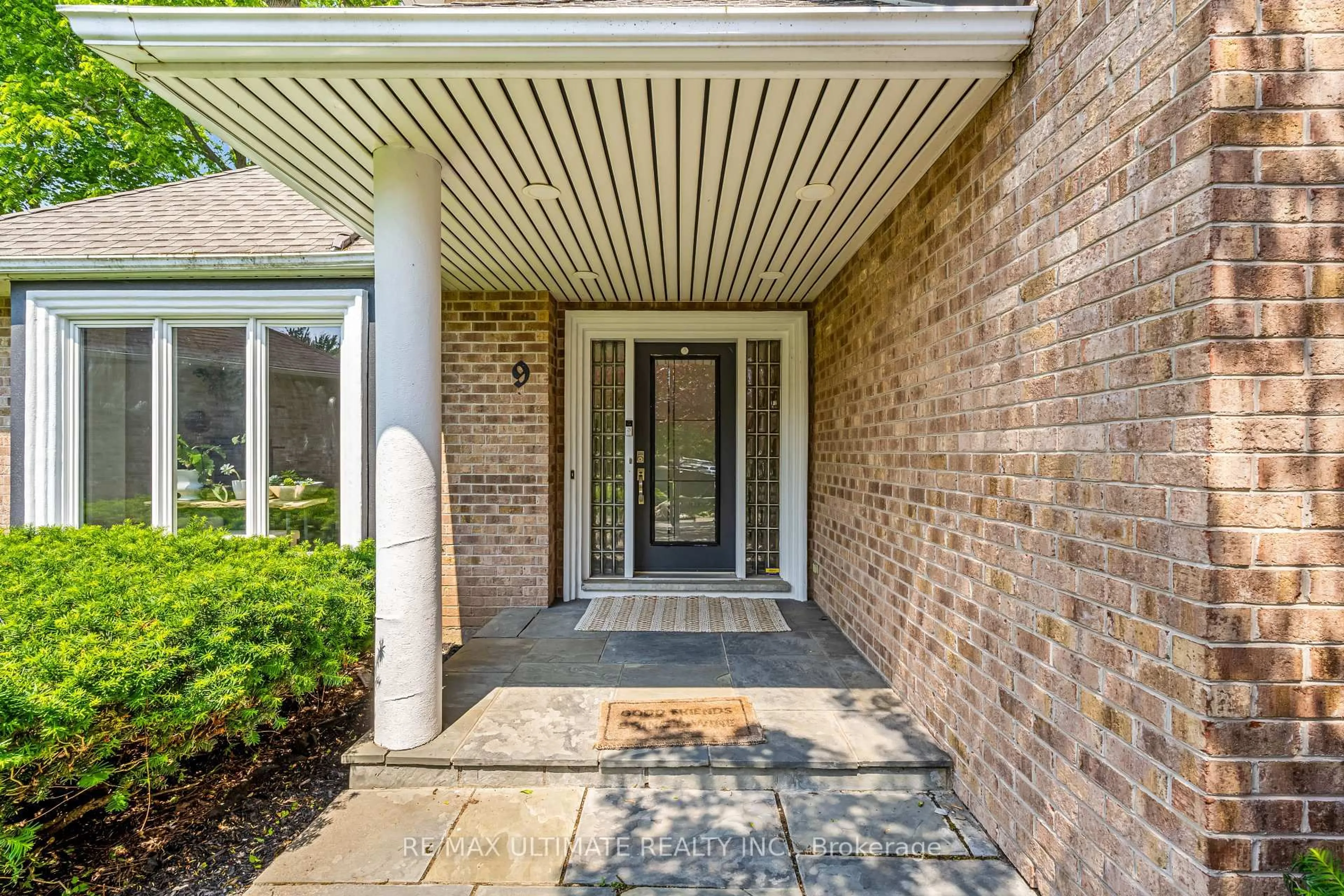 Indoor entryway for 9 Karen Crt, Pelham Ontario L0S 1E4
