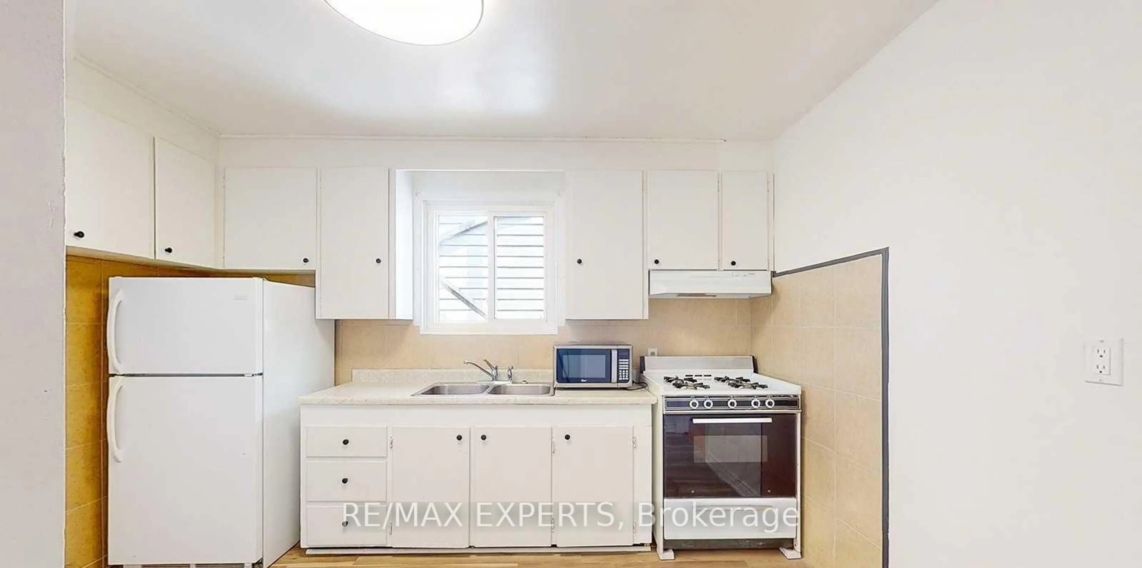 Standard kitchen, unknown for 153 Ward Ave, Hamilton Ontario L8S 2G1
