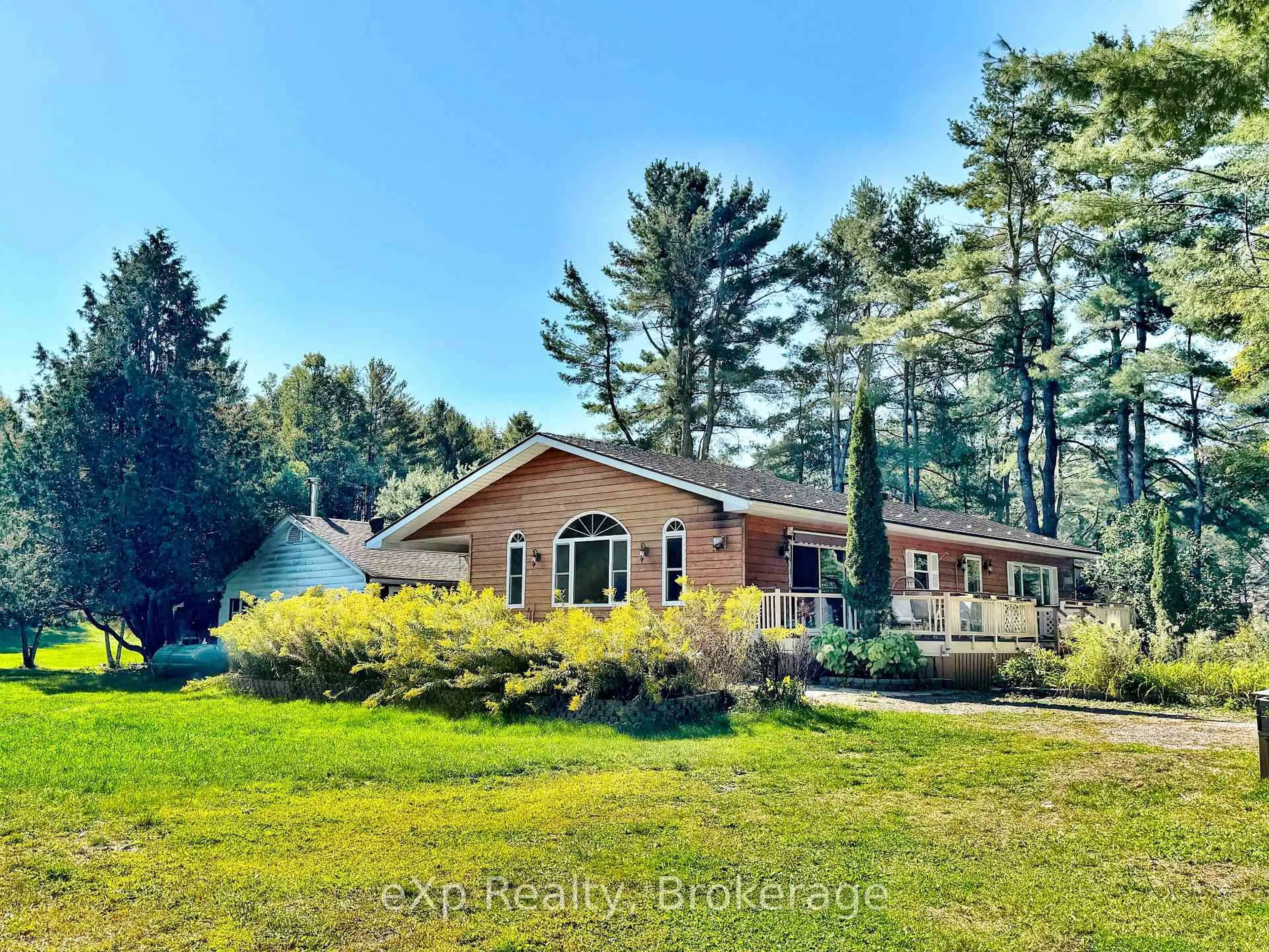 A pic from outside/outdoor area/front of a property/back of a property/a pic from drone, unknown for 180 Beaumont Dr, Bracebridge Ontario P1L 1X2