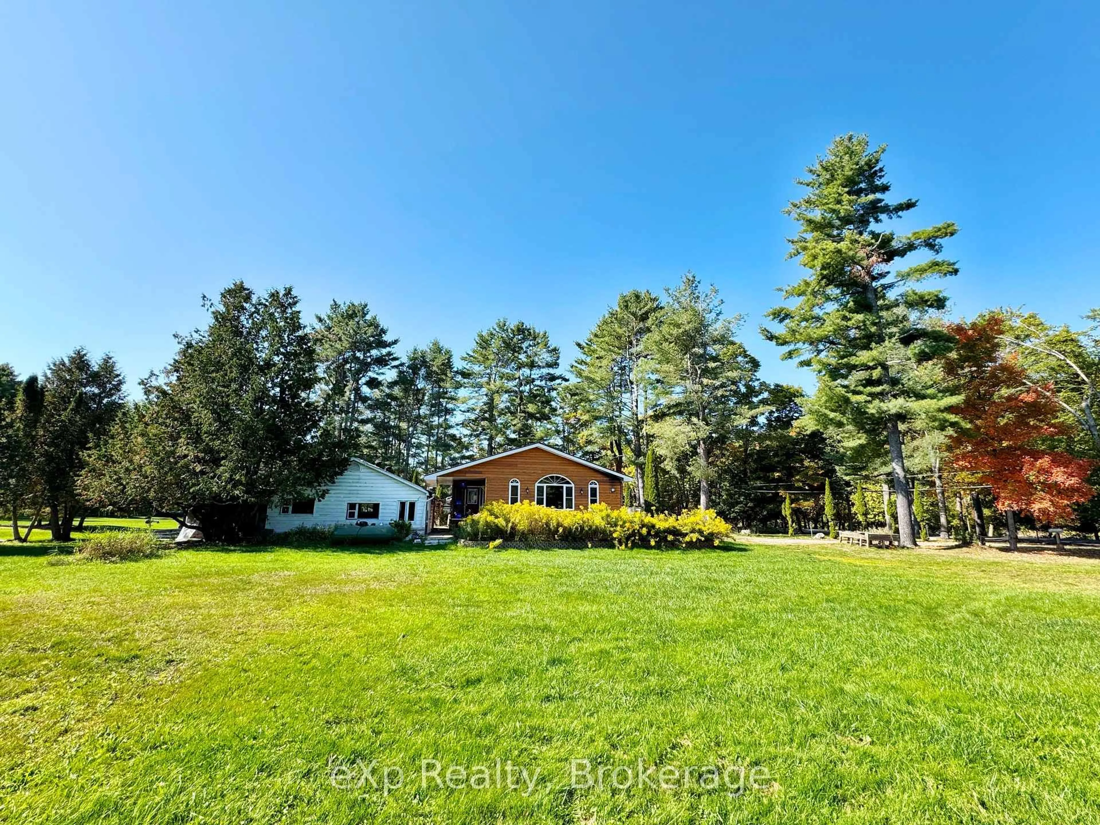A pic from outside/outdoor area/front of a property/back of a property/a pic from drone, forest/trees view for 180 Beaumont Dr, Bracebridge Ontario P1L 1X2