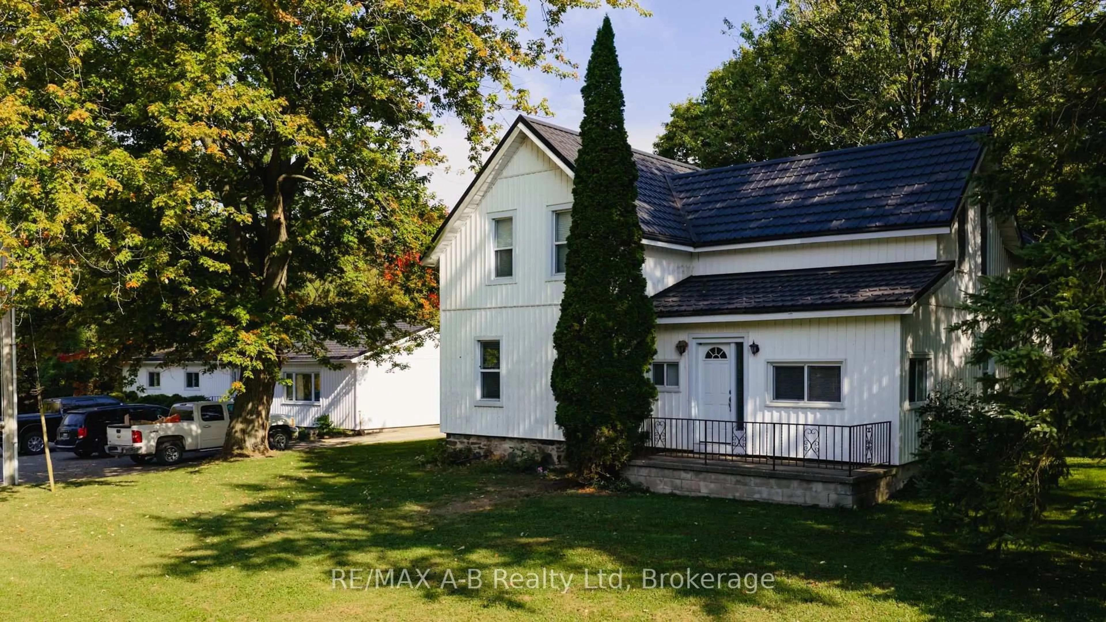 A pic from outside/outdoor area/front of a property/back of a property/a pic from drone, street for 4740 16 Line, Perth South Ontario N4X 1C9