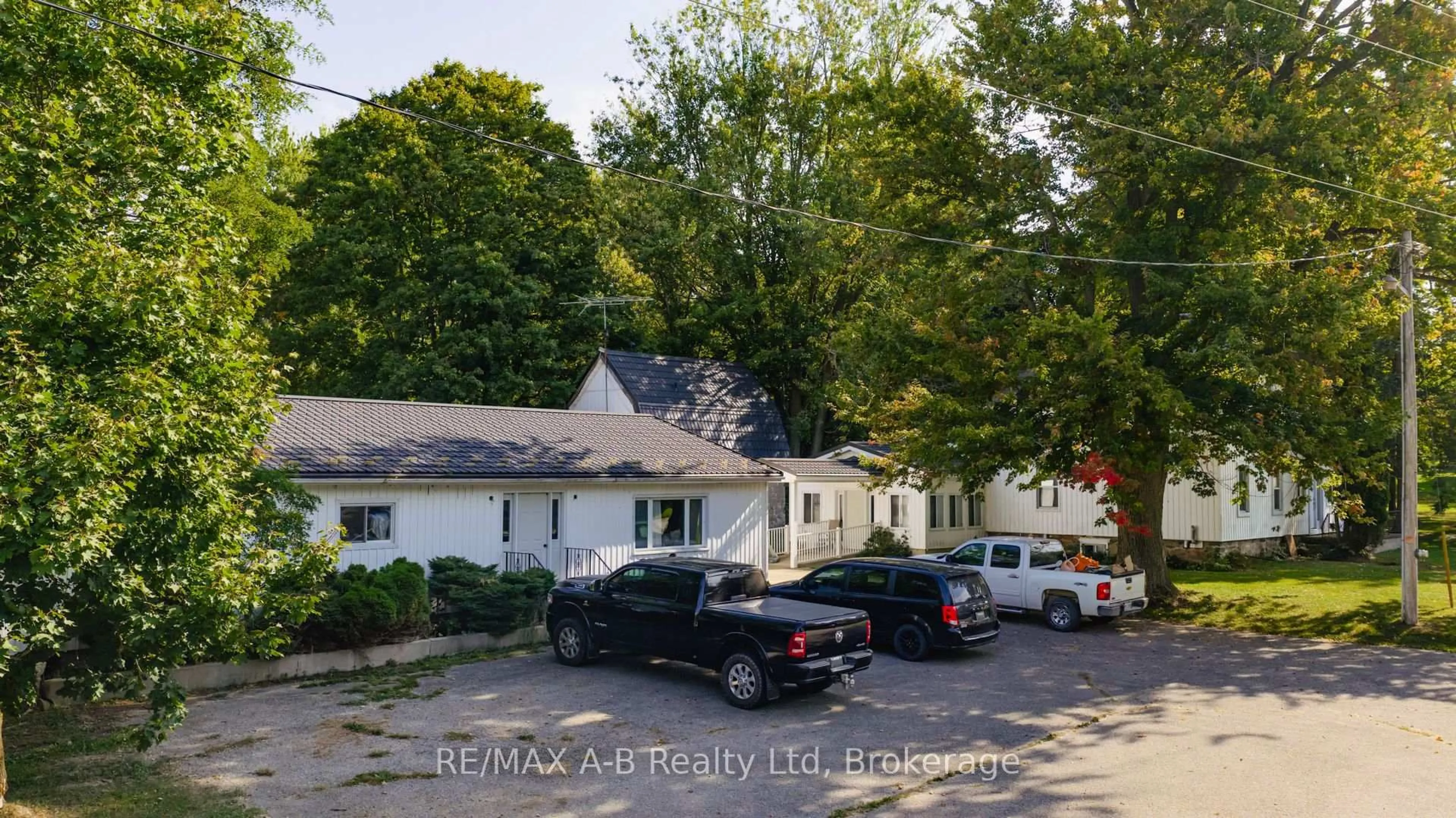 A pic from outside/outdoor area/front of a property/back of a property/a pic from drone, street for 4740 16 Line, Perth South Ontario N4X 1C9