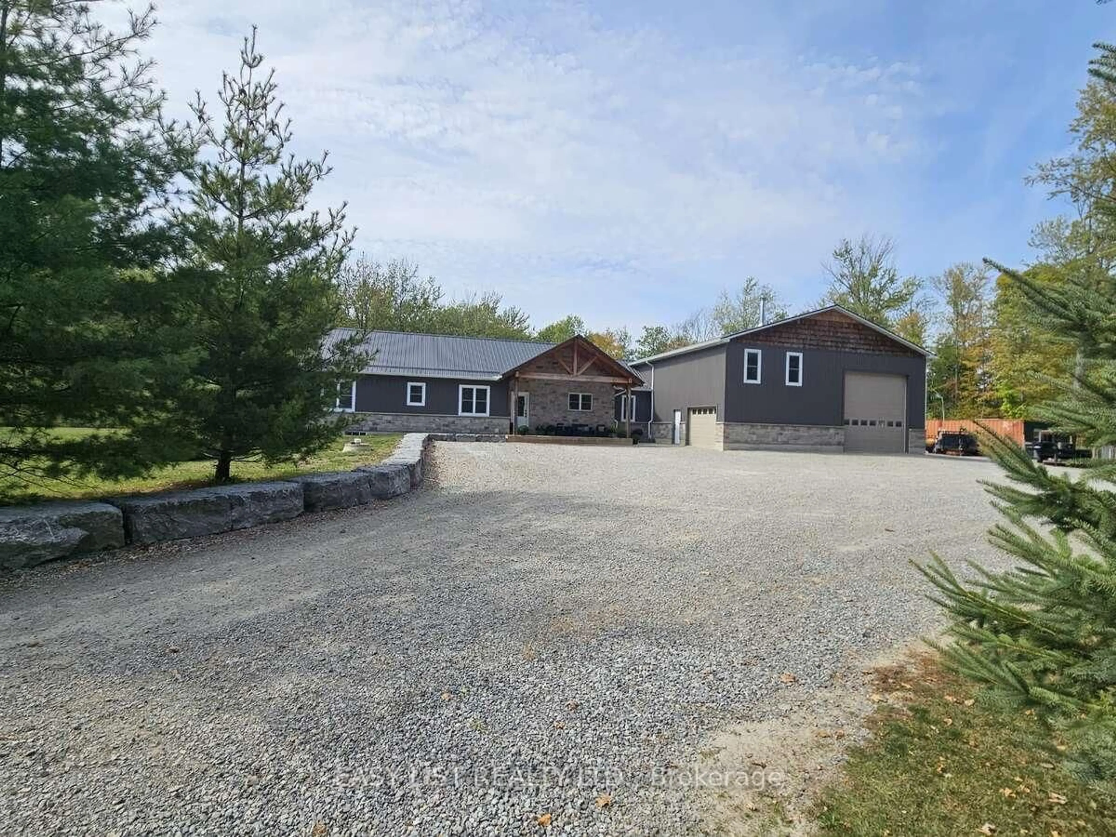 A pic from outside/outdoor area/front of a property/back of a property/a pic from drone, unknown for 52896 Putman Rd, Wainfleet Ontario L0S 1V0