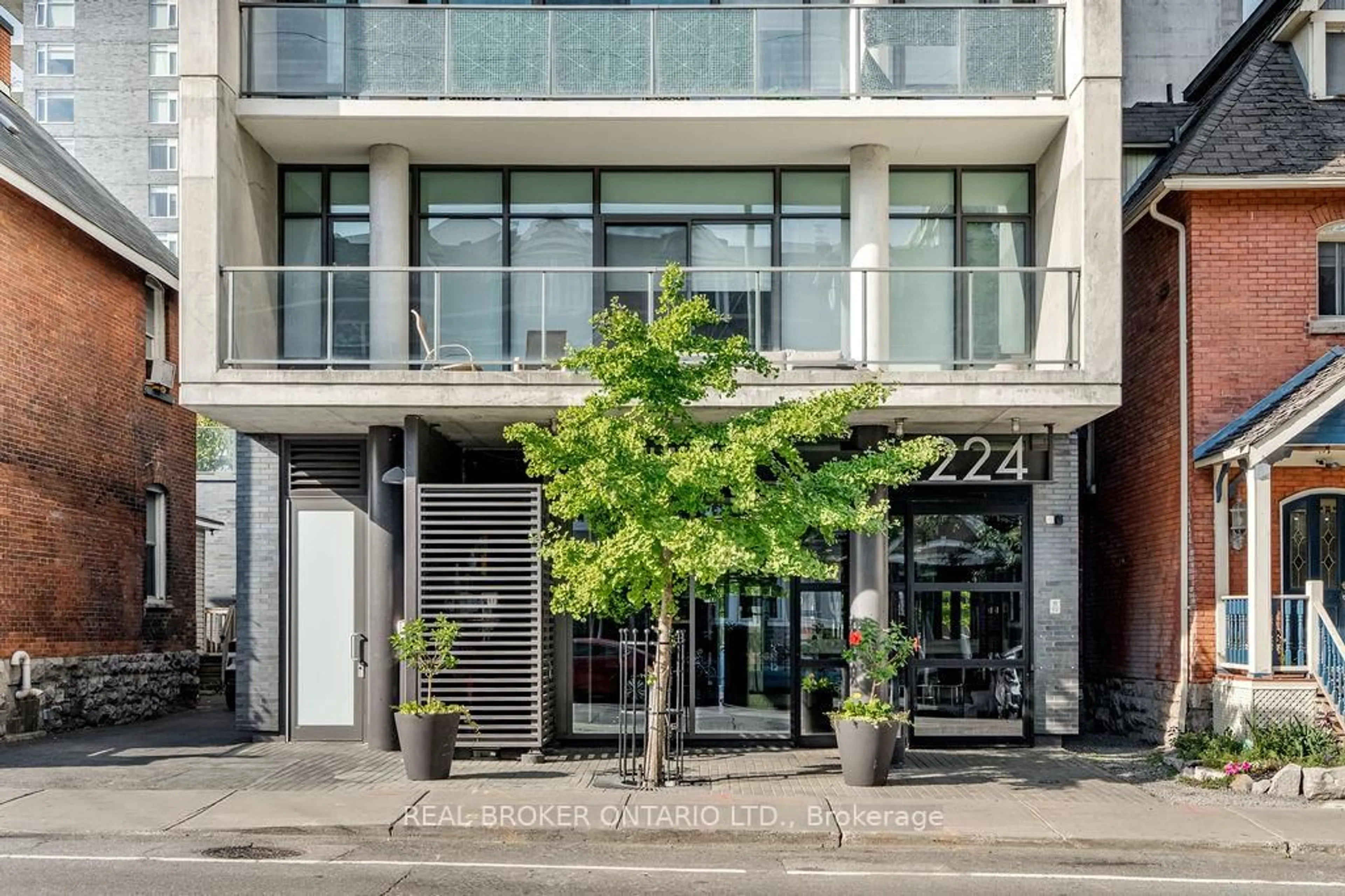 Indoor foyer for 224 Lyon St #1111, Ottawa Ontario K1R 0C1