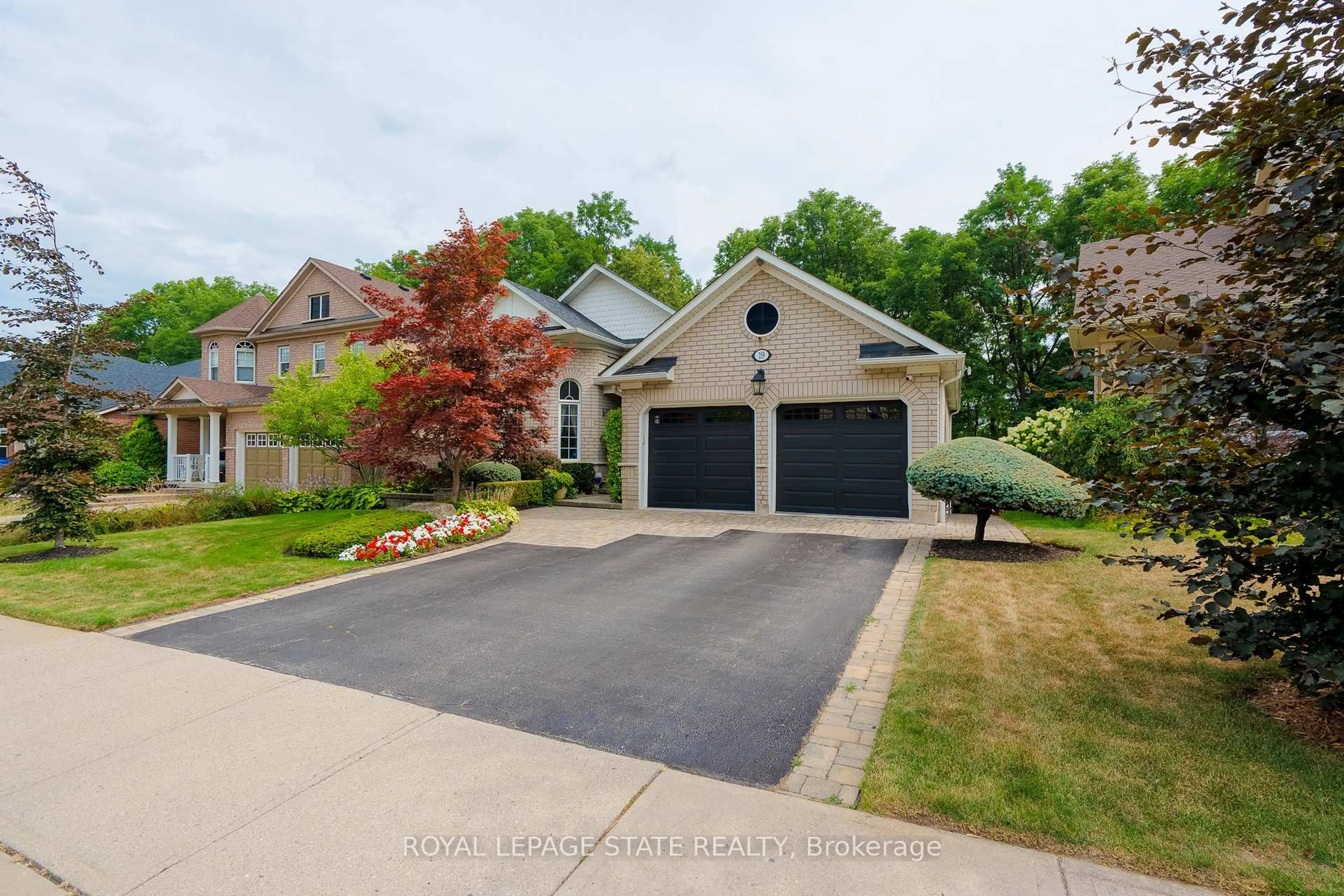 Unknown for 19 Brydale Crt, Hamilton Ontario L9H 7R9