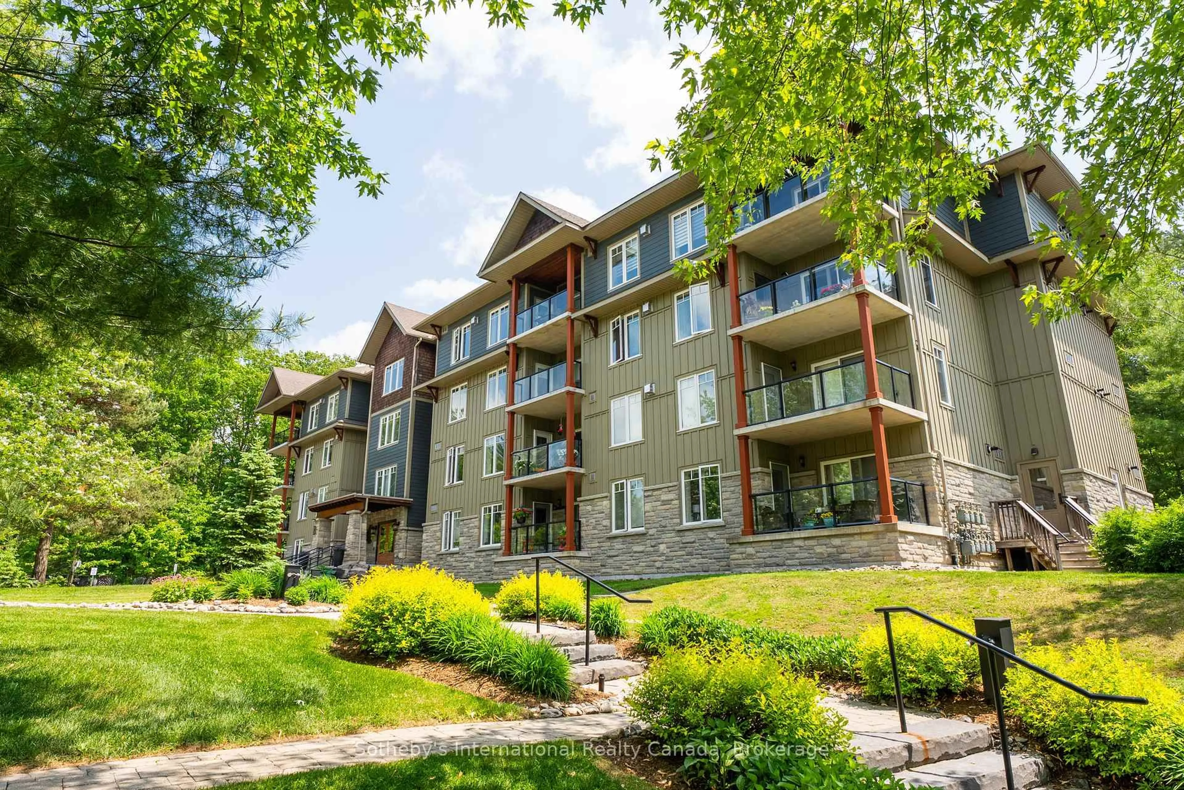 Patio, building for 391B Manitoba St #103, Bracebridge Ontario P1L 0B5
