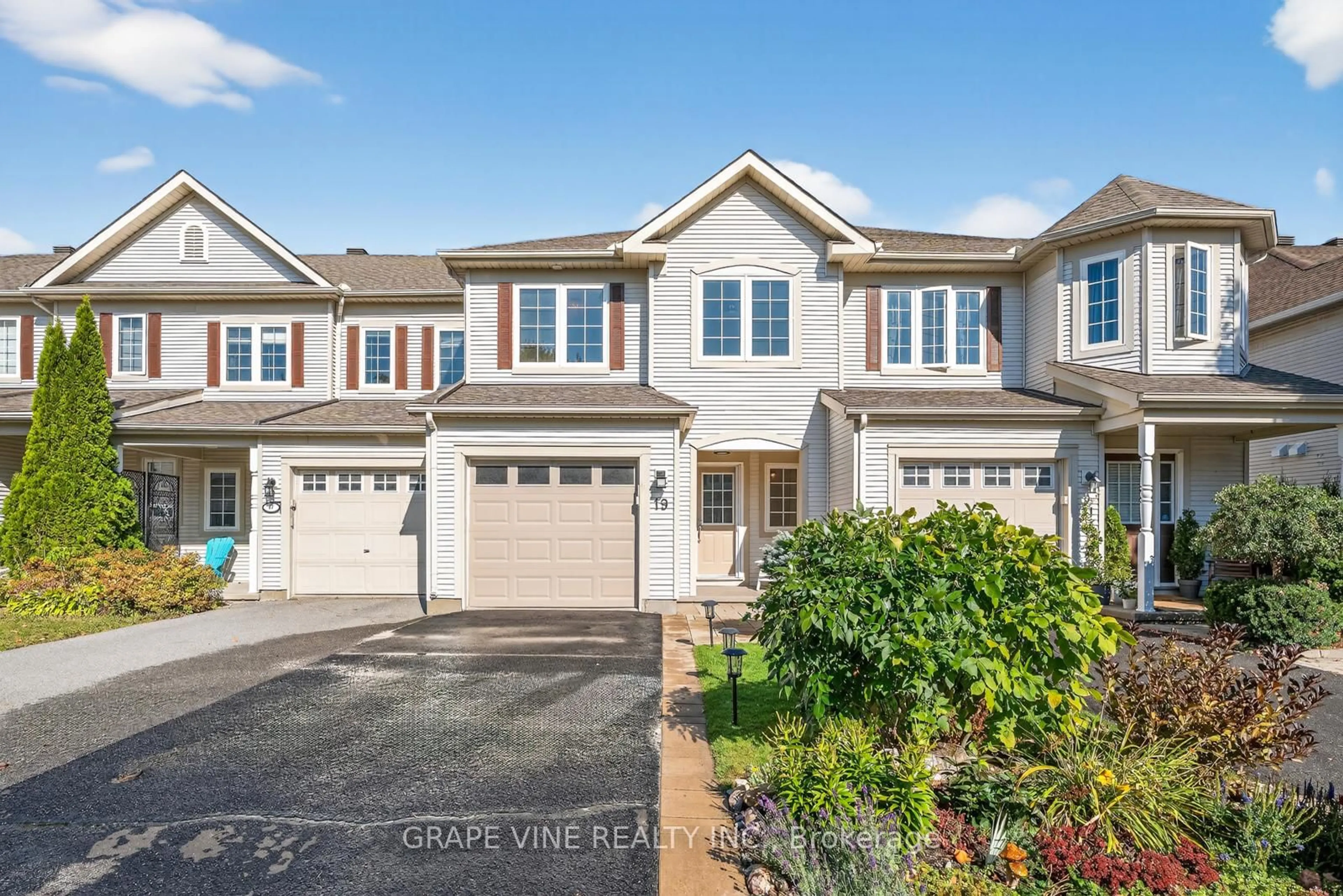 Home with vinyl exterior material, street for 19 Fieldberry Private, Ottawa Ontario K2J 5E7