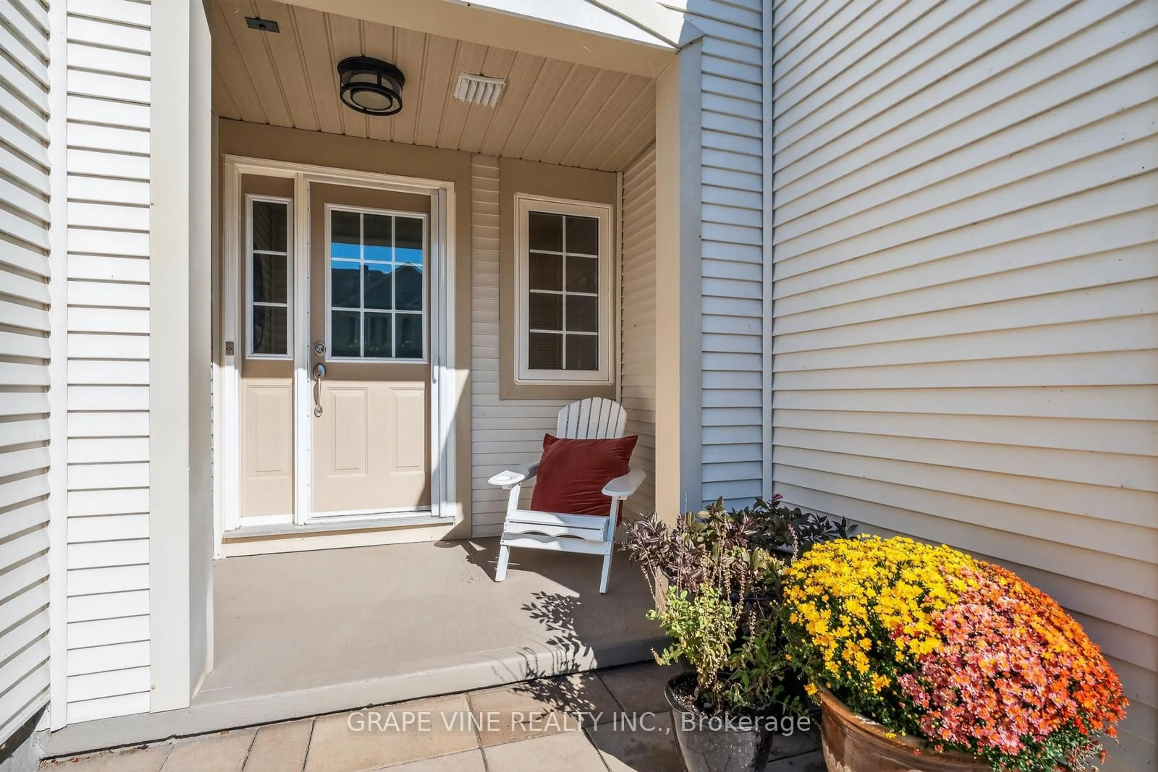 Indoor entryway for 19 Fieldberry Private, Ottawa Ontario K2J 5E7
