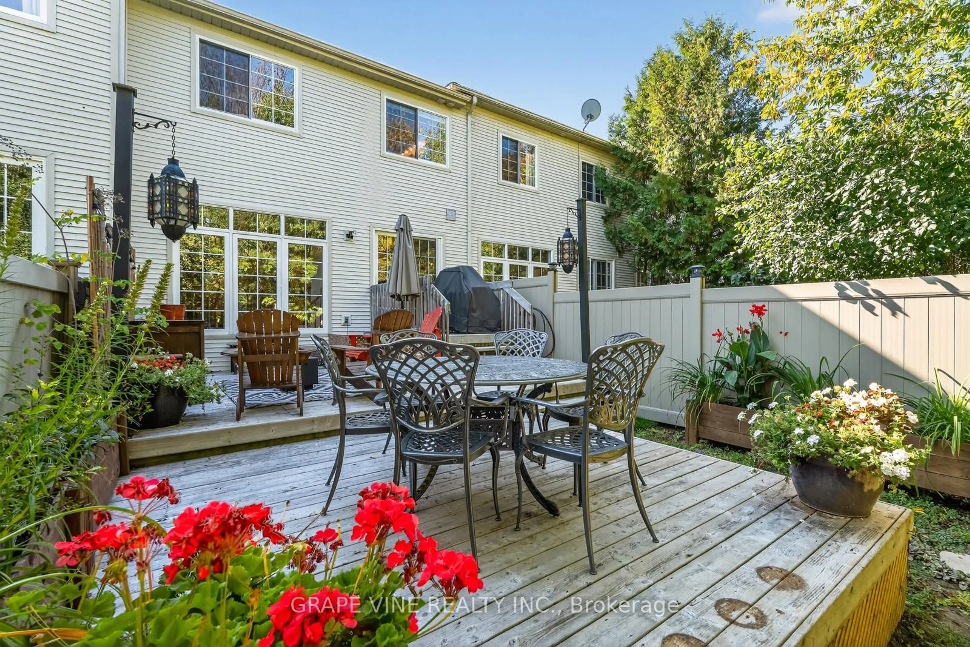 Patio, street for 19 Fieldberry Private, Ottawa Ontario K2J 5E7