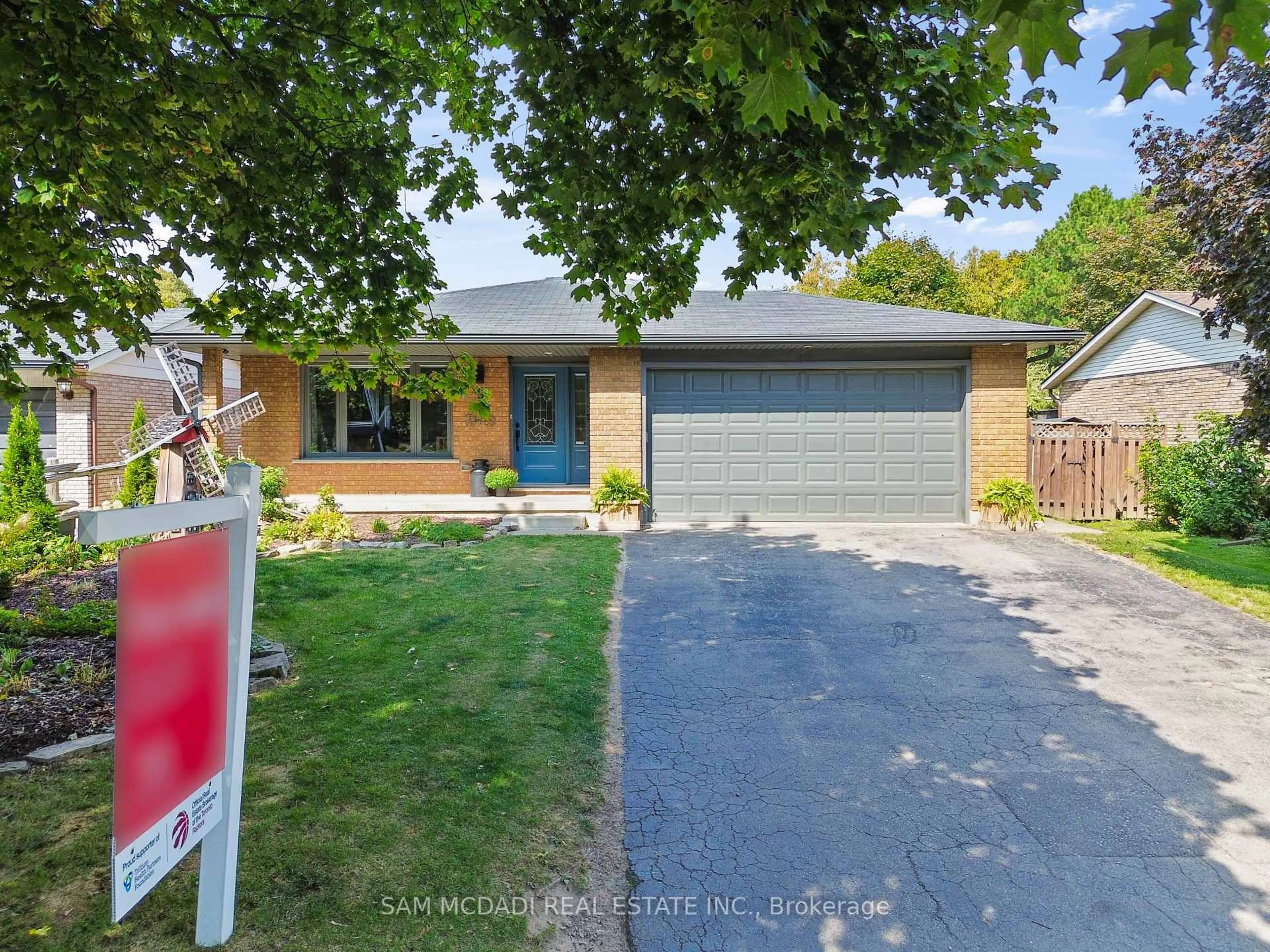 A pic from outside/outdoor area/front of a property/back of a property/a pic from drone, street for 9 Rosewood Crt, Brantford Ontario N3R 7C9