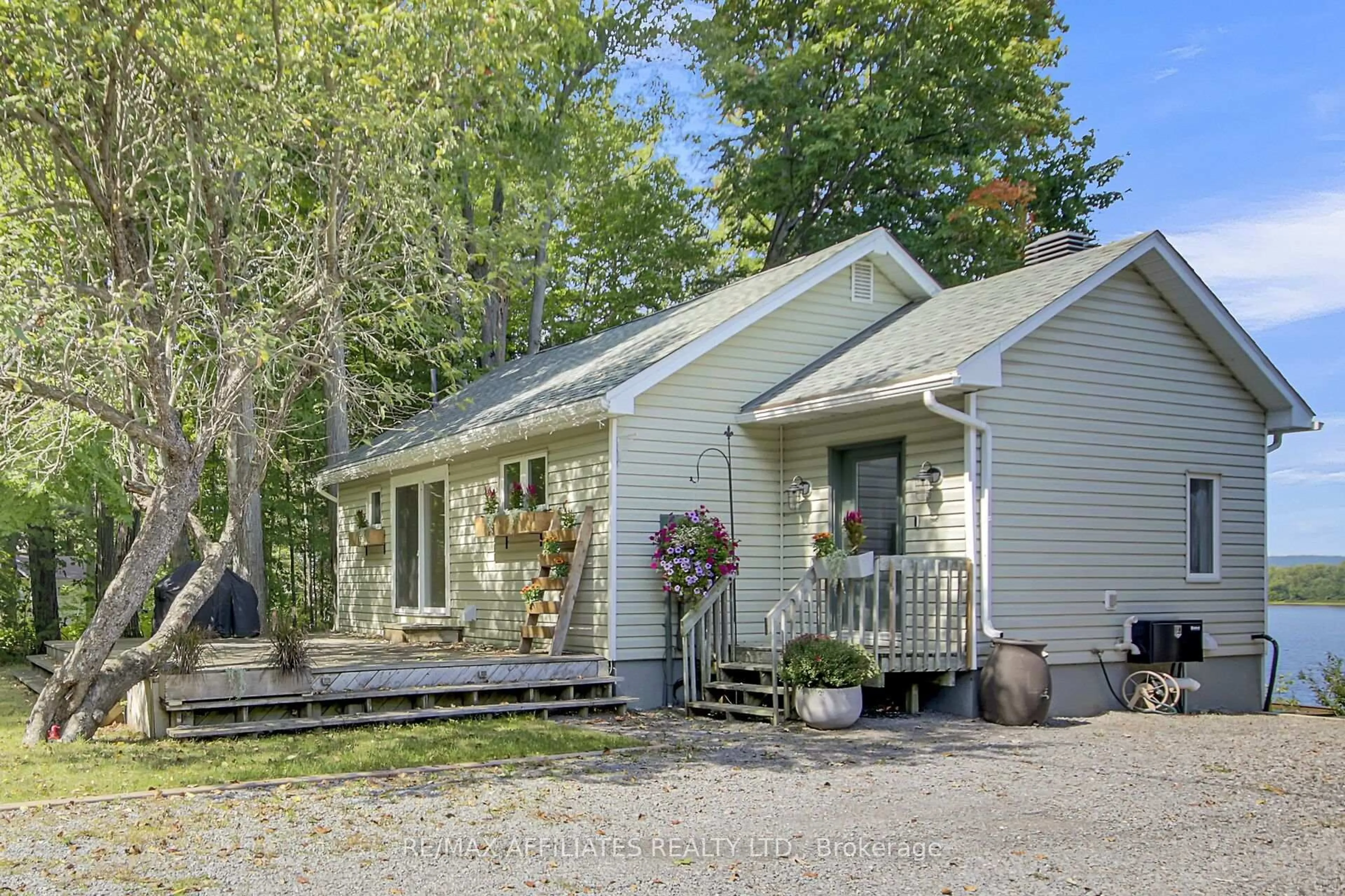 Patio, street for 300 Riverwood Dr, Ottawa Ontario K0A 3M0