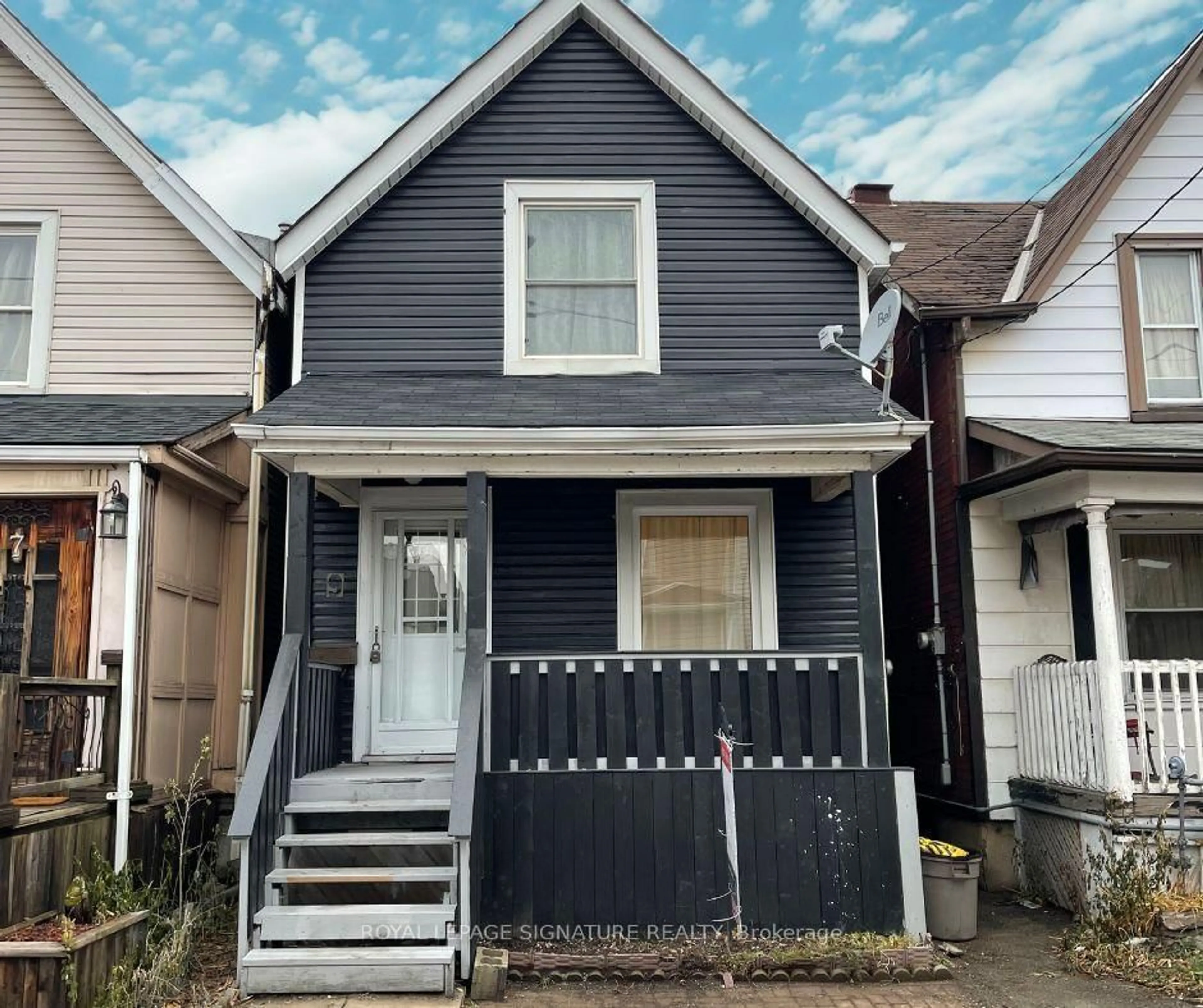 Home with vinyl exterior material, street for 9 Adams St, Hamilton Ontario L8L 5Y1
