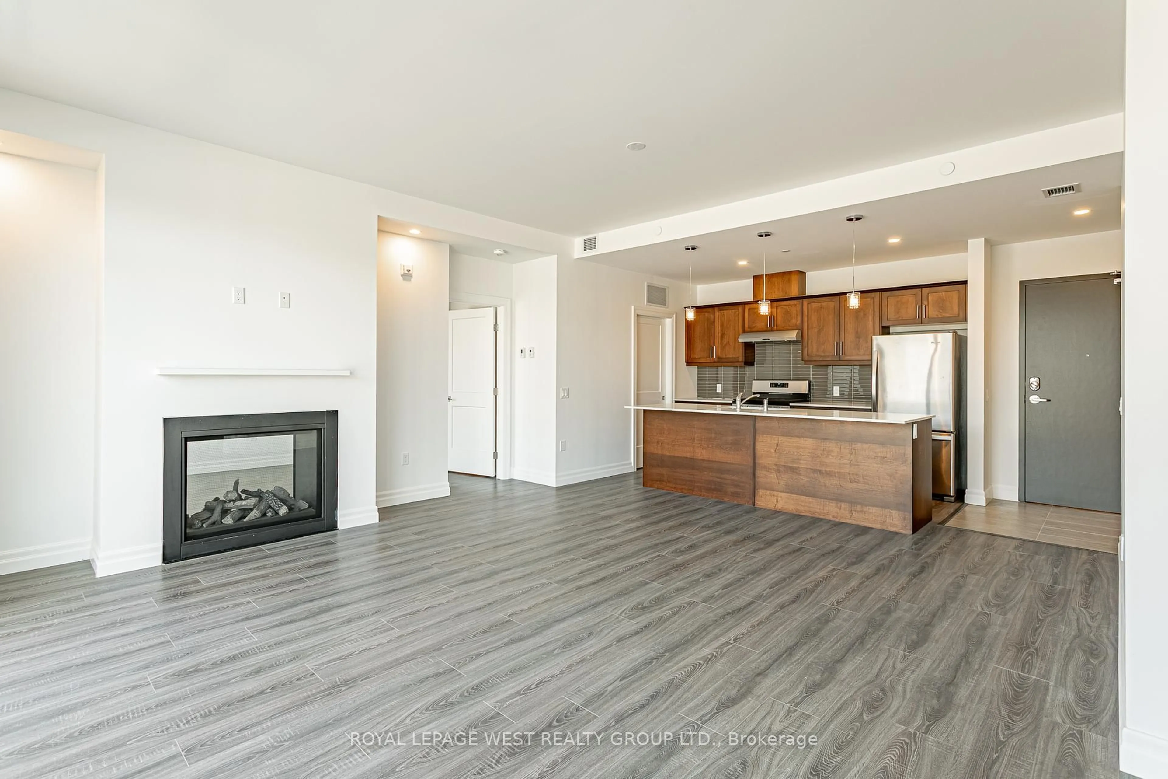 Open concept kitchen, wood/laminate floor for 38 Harbour St #306, Haldimand Ontario N0A 1N0