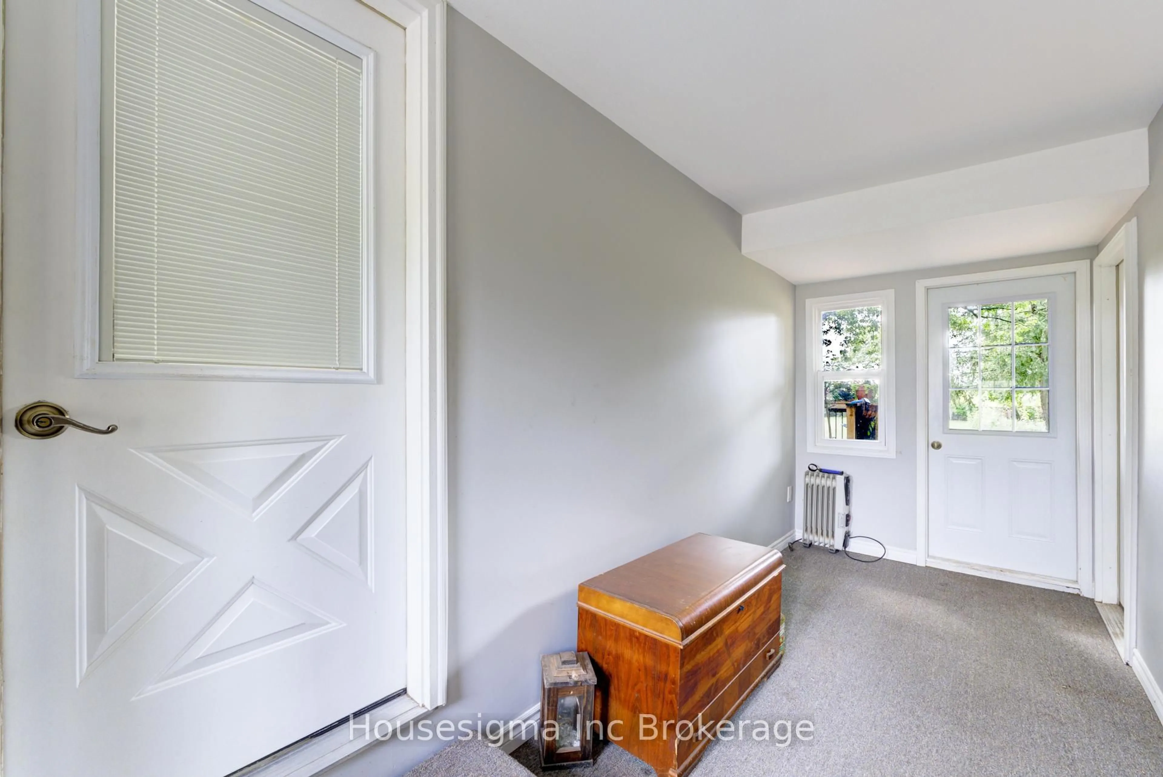 Indoor entryway for 754749 Oxford Rd. 55 Hwy 53 Rd, Norwich Ontario N4S 7W3