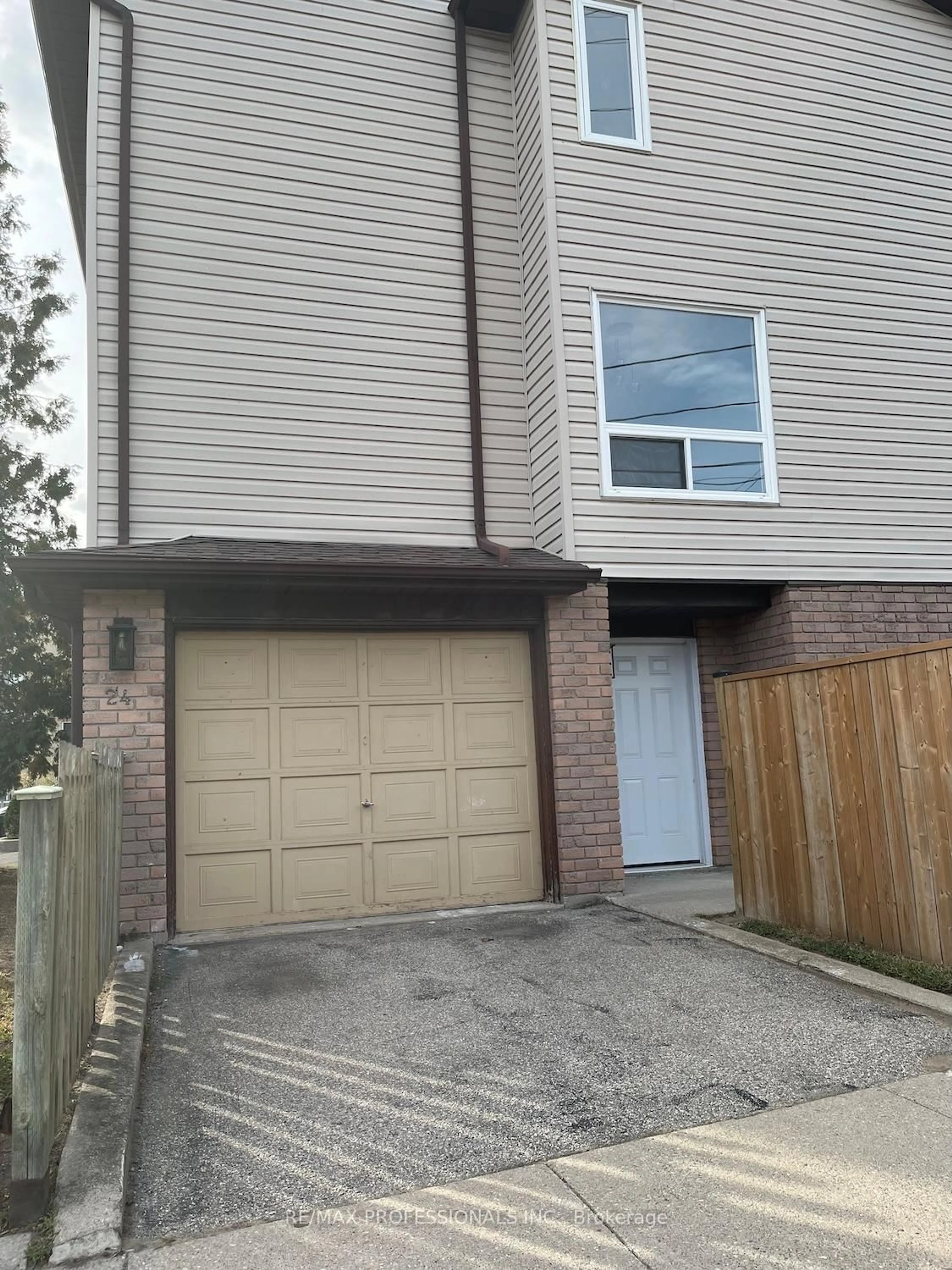 Unknown for 24 Bond St #A, Brant Ontario N3R 4G5