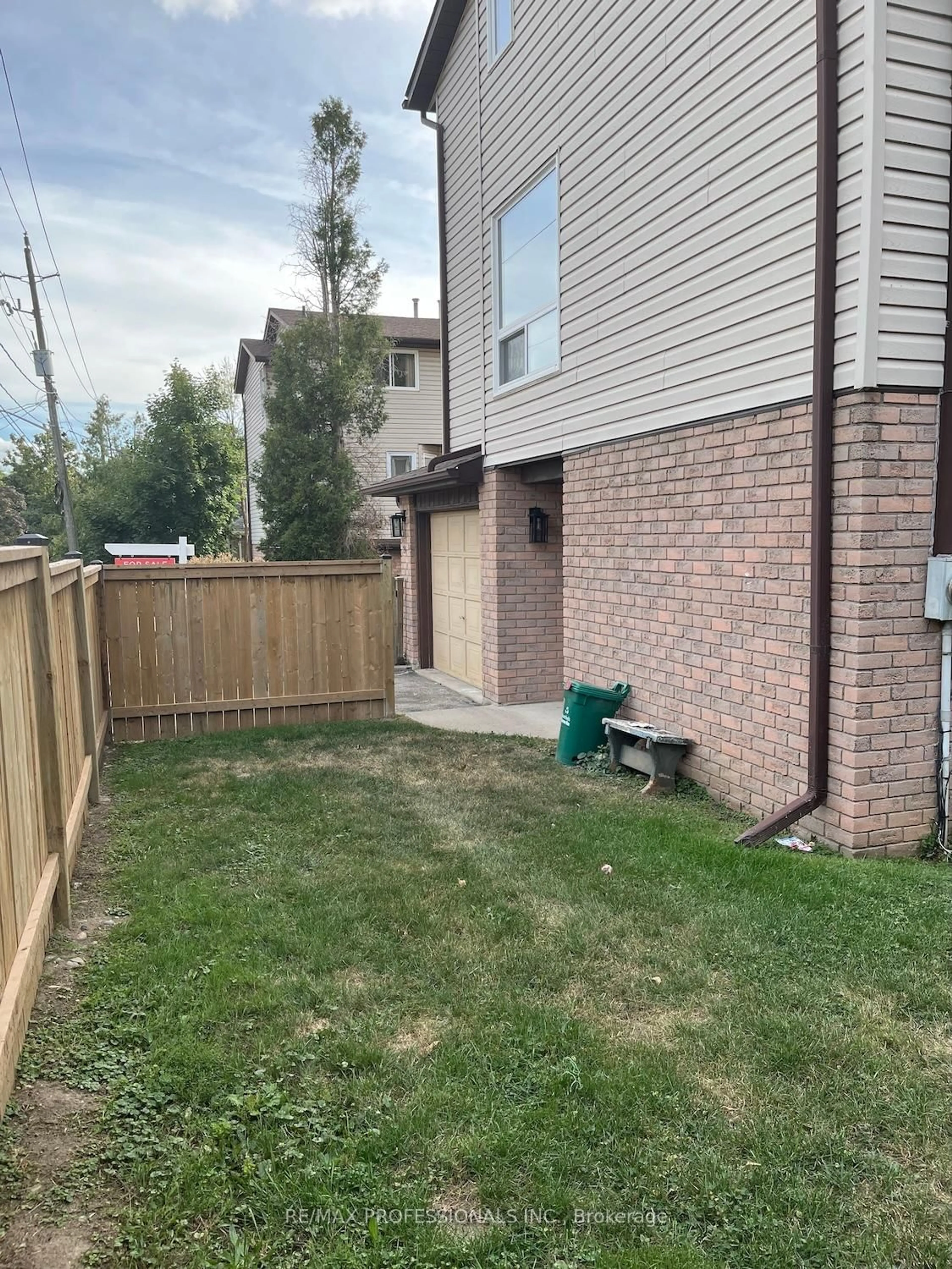 Patio, unknown for 24 Bond St #A, Brant Ontario N3R 4G5