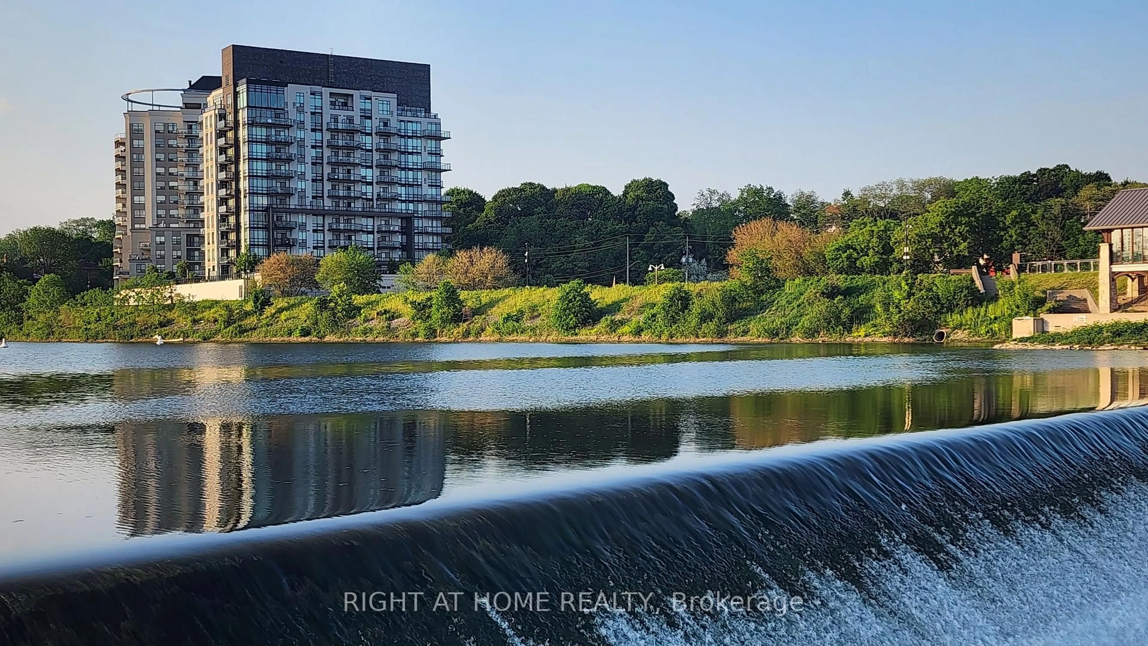 Blurry image for 150 Water St #1006, Cambridge Ontario N1R 0B5