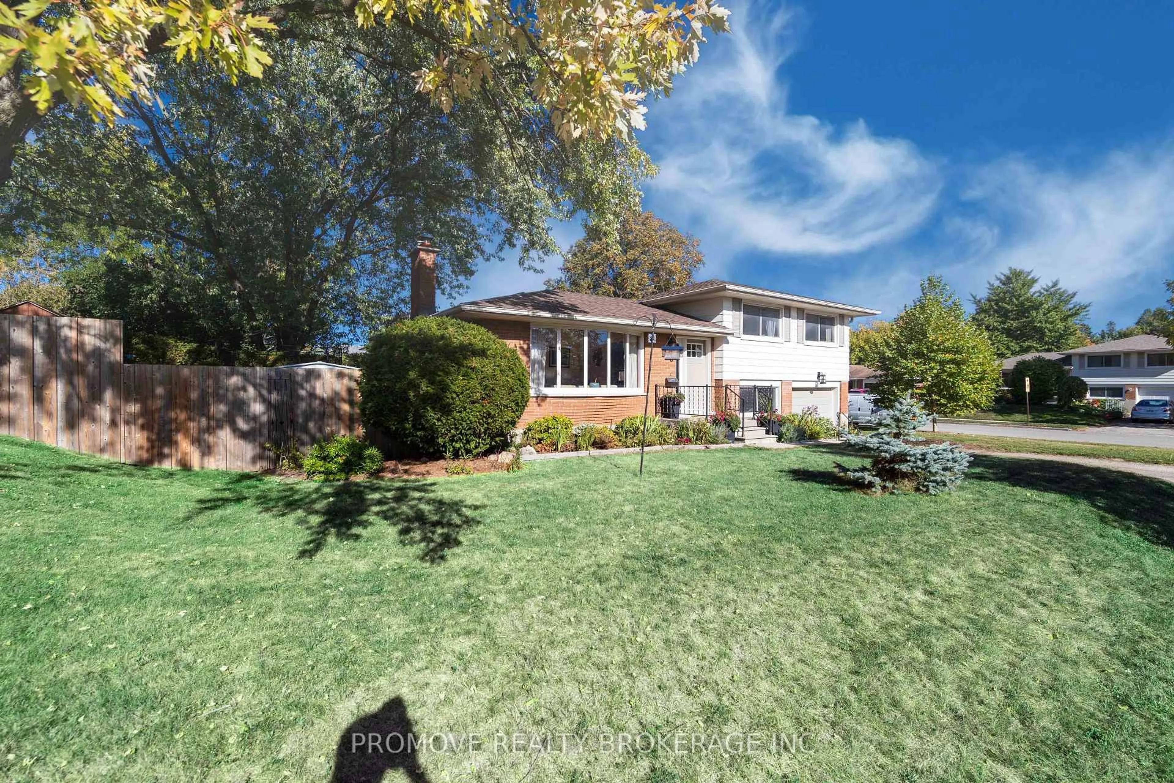 A pic from outside/outdoor area/front of a property/back of a property/a pic from drone, street for 78 DEVERE Dr, Guelph Ontario N1G 2T6