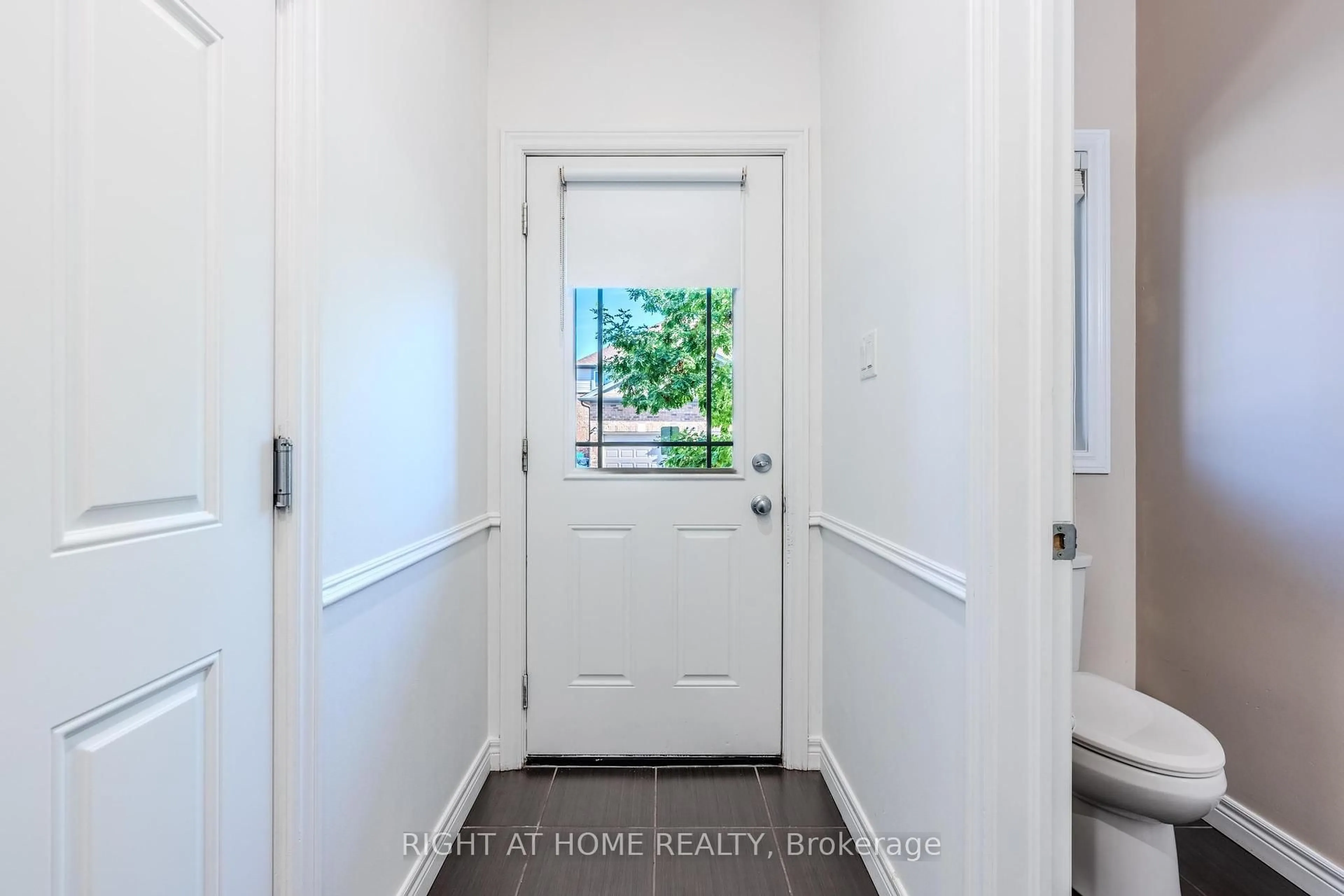 Indoor entryway for 14 Amos Dr #26, Guelph Ontario N1L 0M2