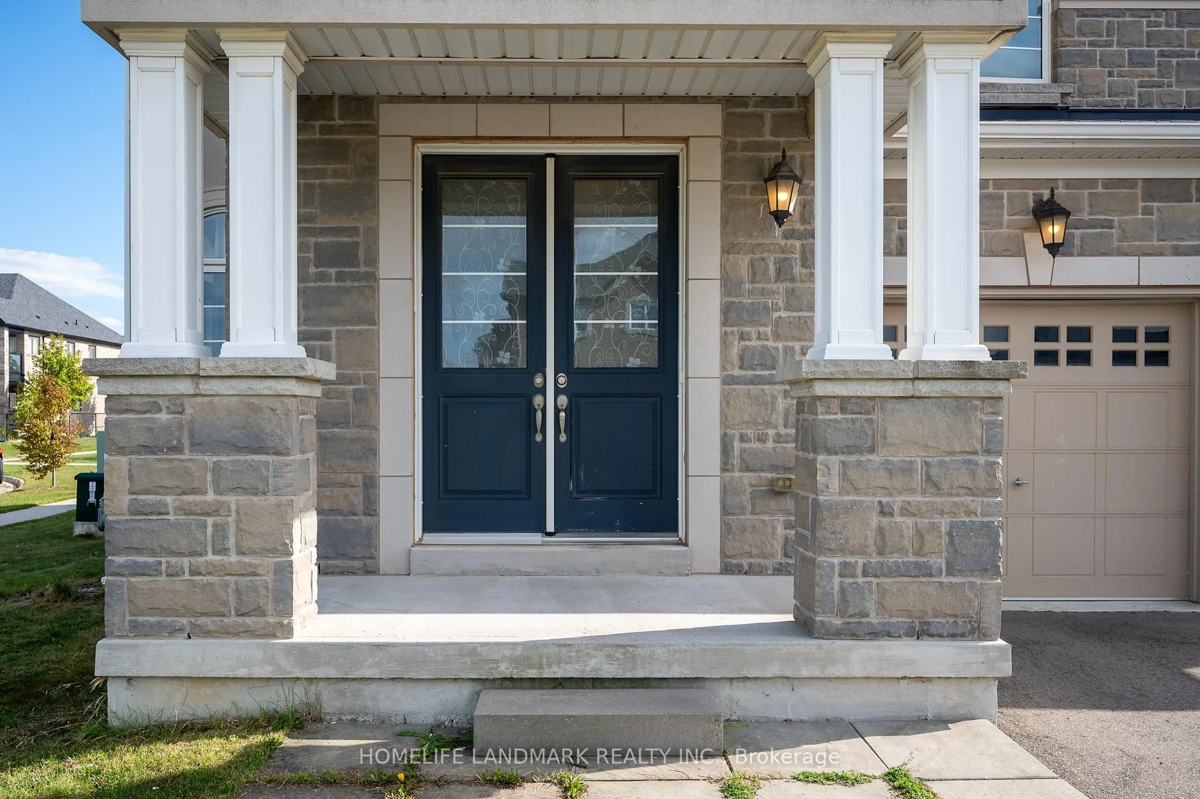 Indoor entryway for 8 Dougherty Crt, Hamilton Ontario L9K 0H7