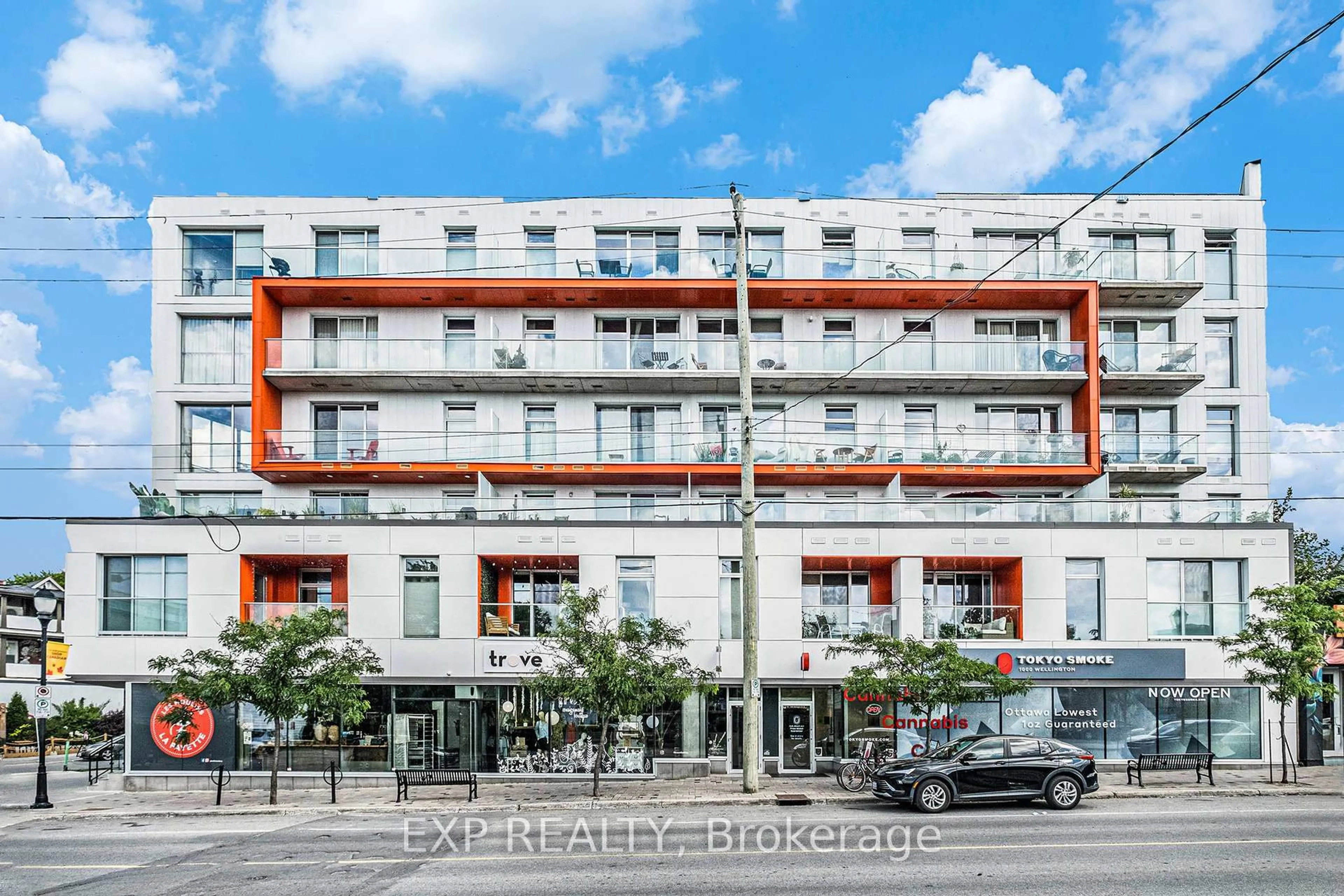 Patio, building for 1000 Wellington St #206, Ottawa Ontario K1Y 2X9